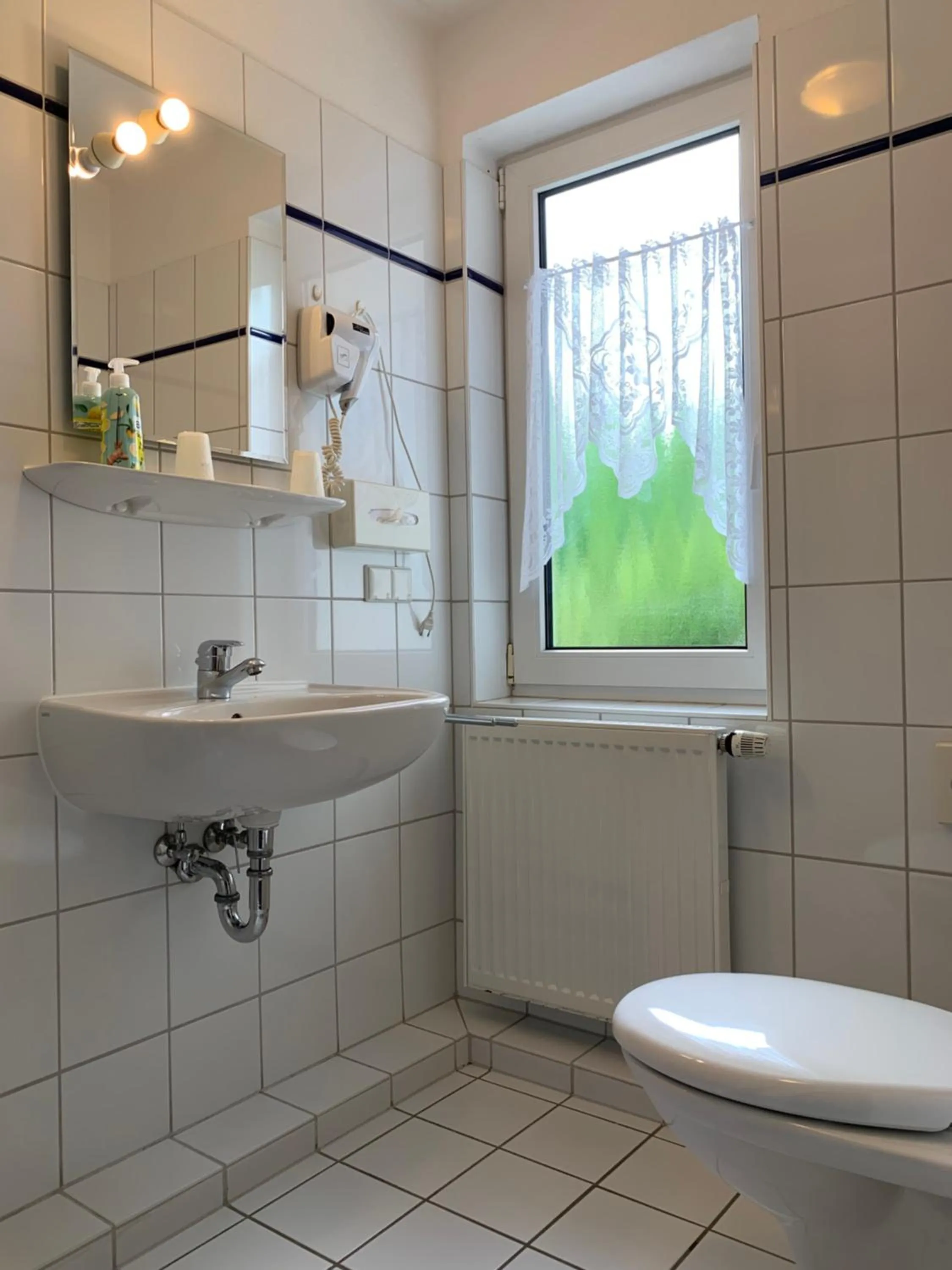 Photo of the whole room in Hotel-Pension Teutonia