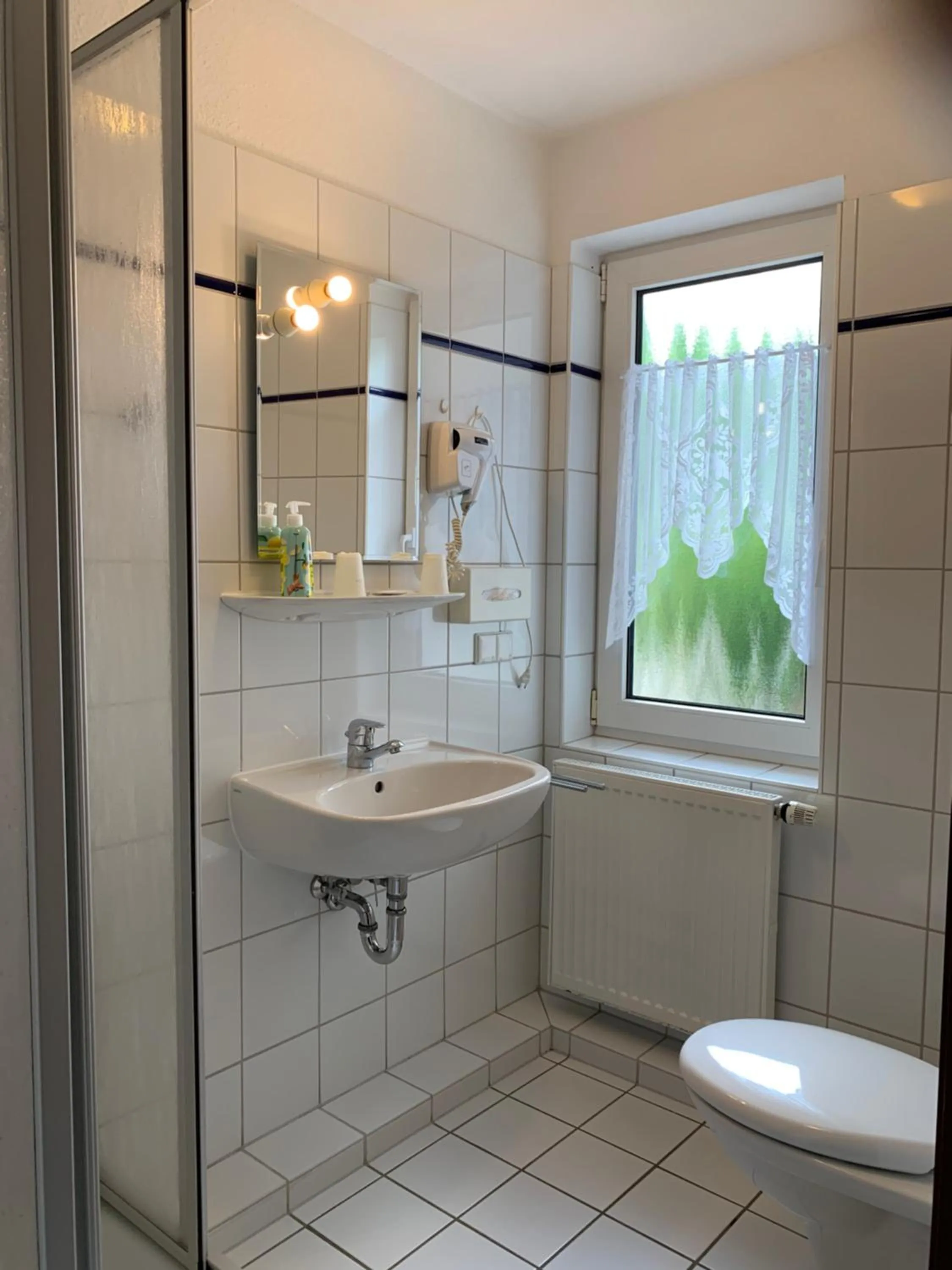 Photo of the whole room in Hotel-Pension Teutonia