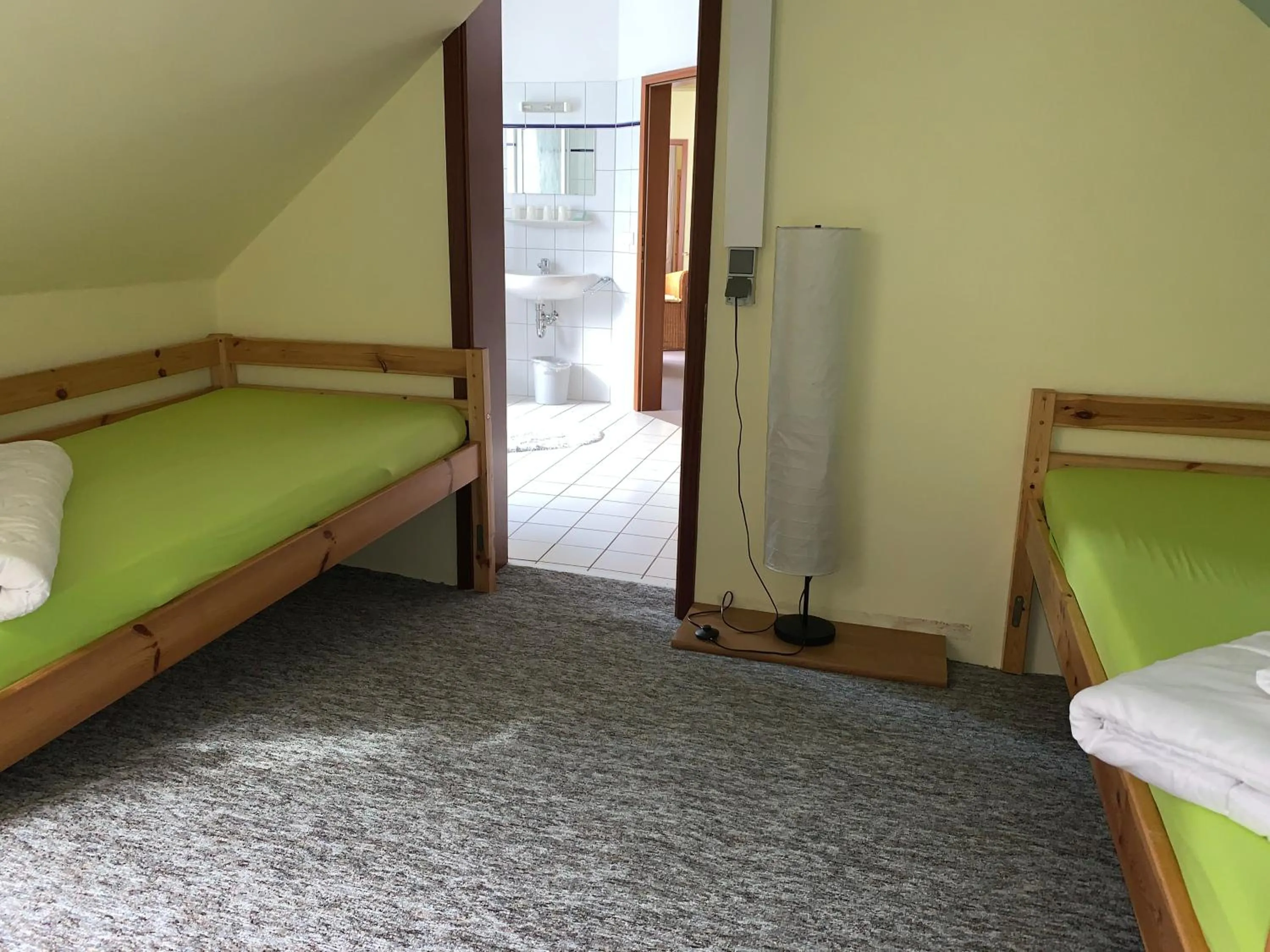 Bedroom, Bed in Hotel-Pension Teutonia