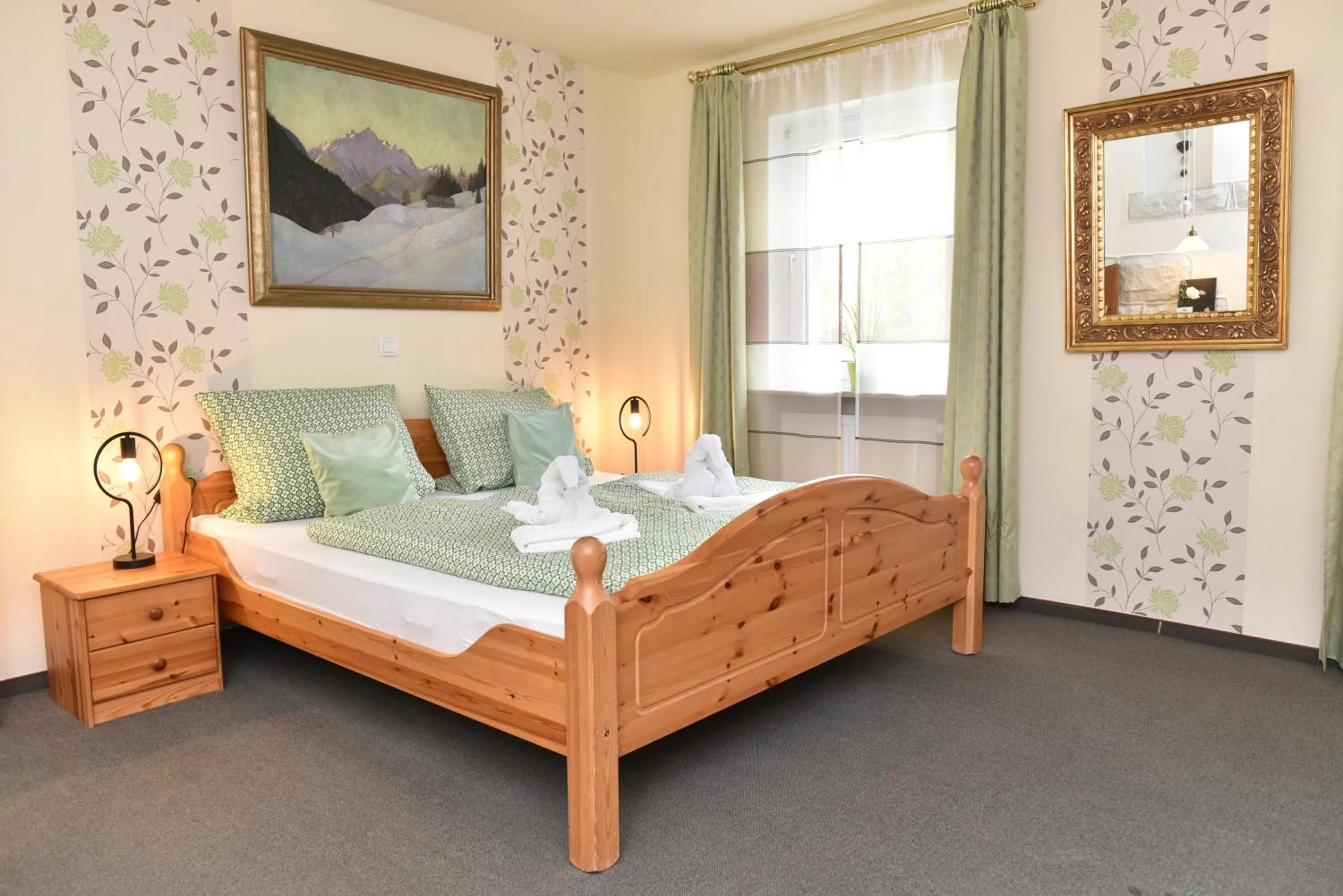 Photo of the whole room, Bed in Hotel-Pension Teutonia