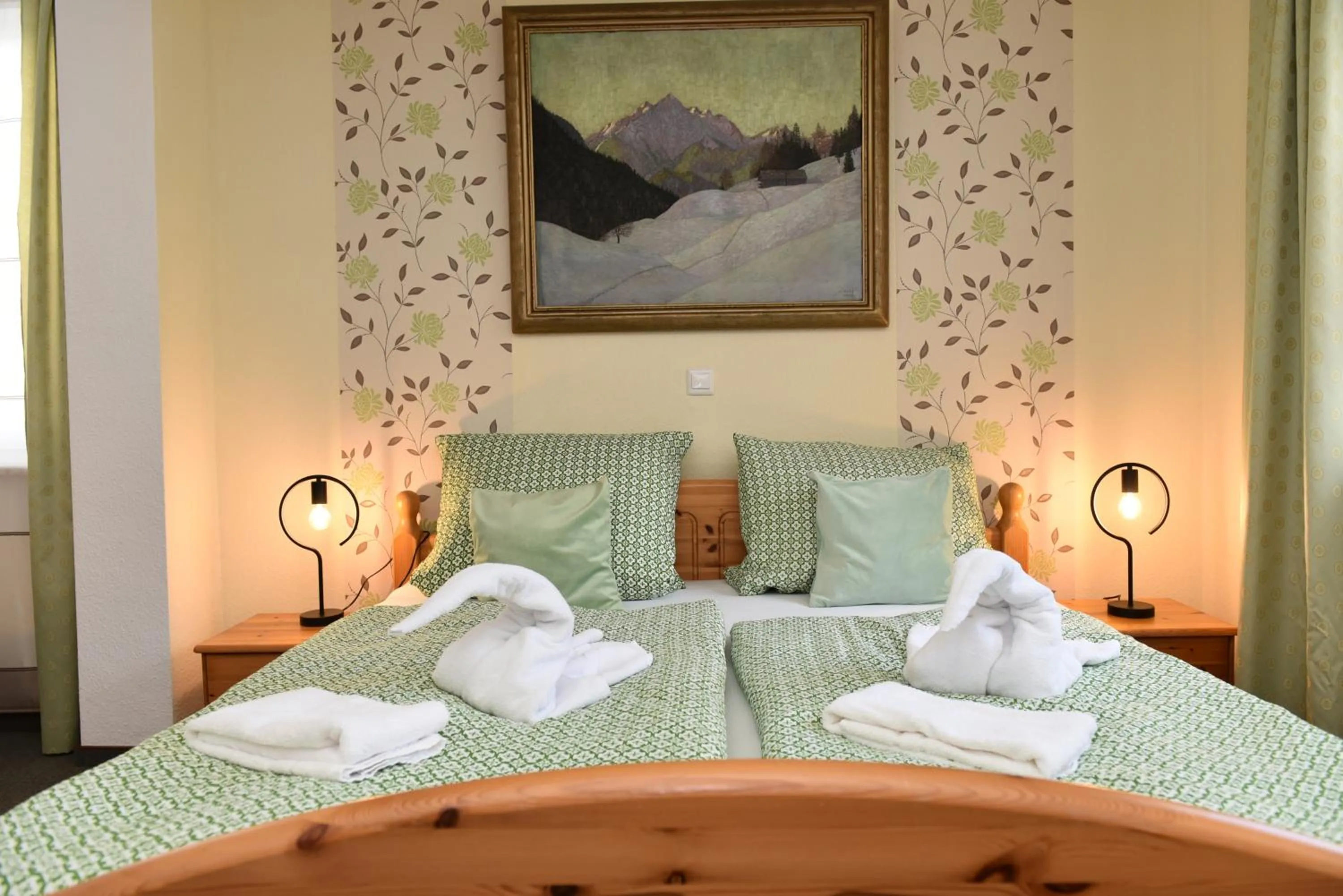 Photo of the whole room, Bed in Hotel-Pension Teutonia