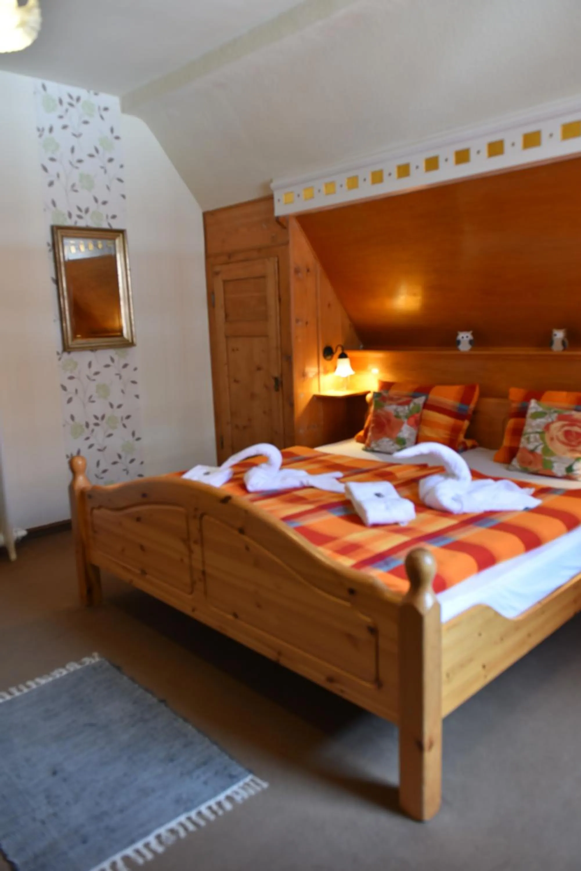 Photo of the whole room, Bed in Hotel-Pension Teutonia