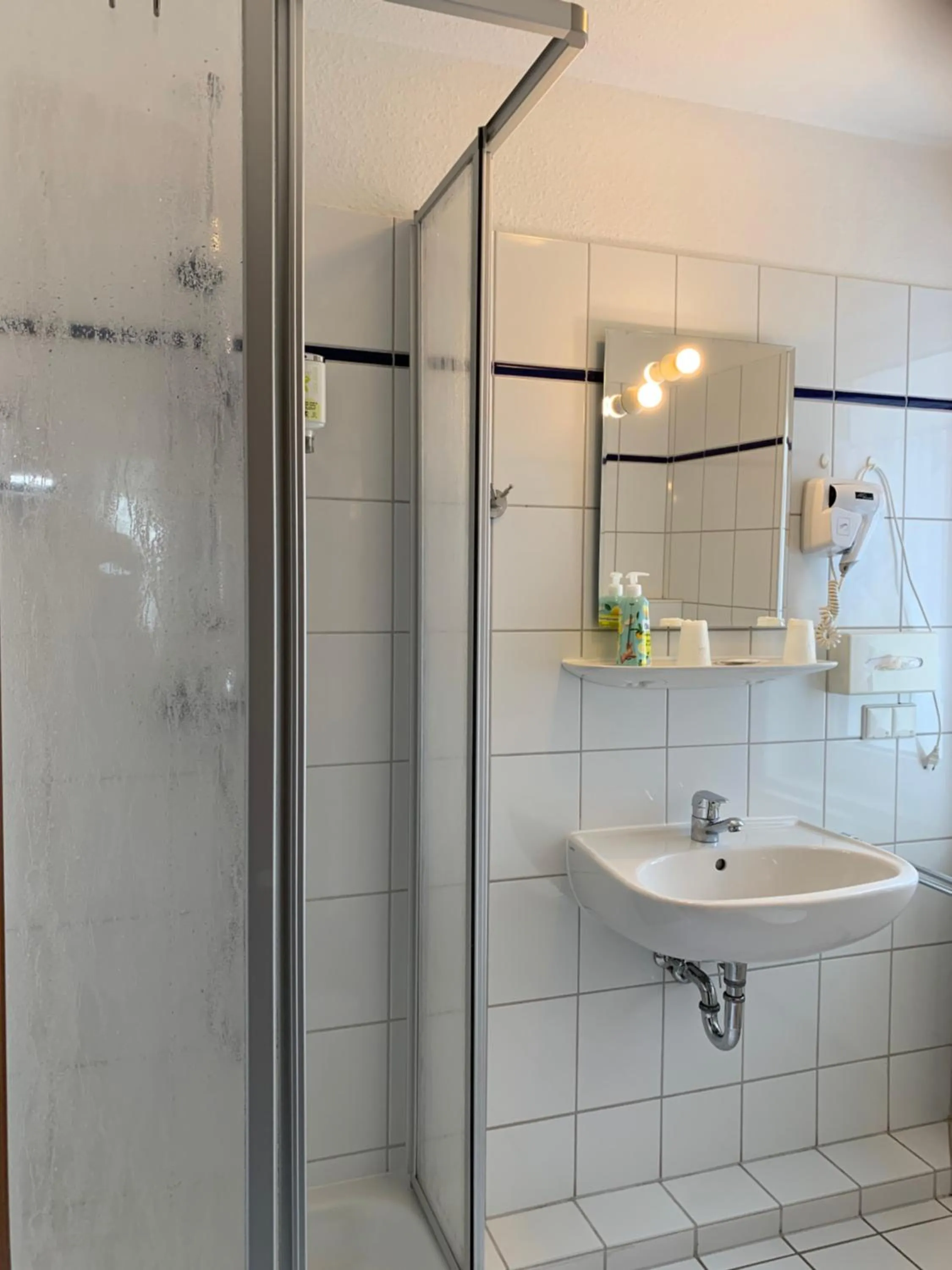 Photo of the whole room in Hotel-Pension Teutonia