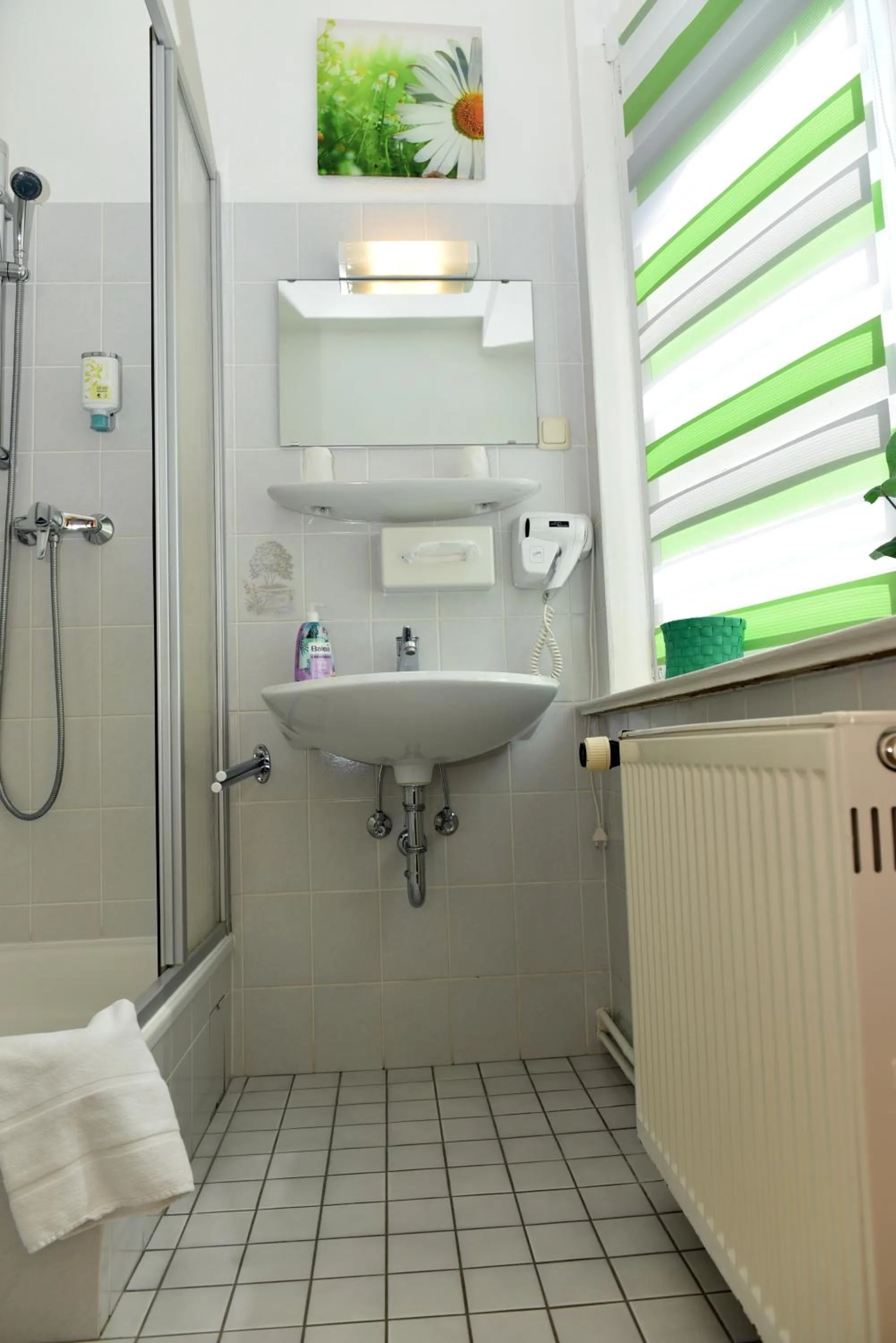 Photo of the whole room in Hotel-Pension Teutonia