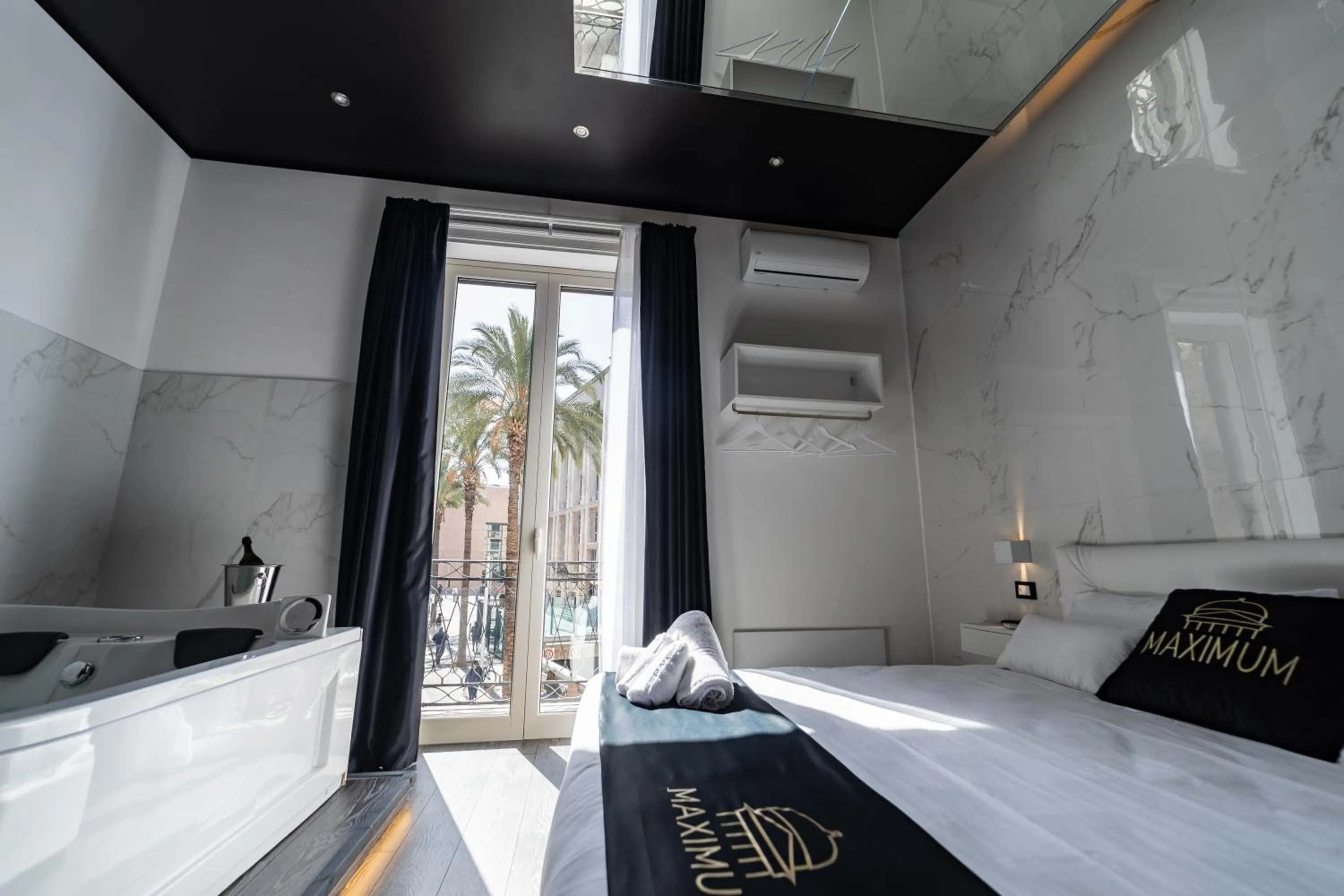 Bed in Maximum Suite & Spa