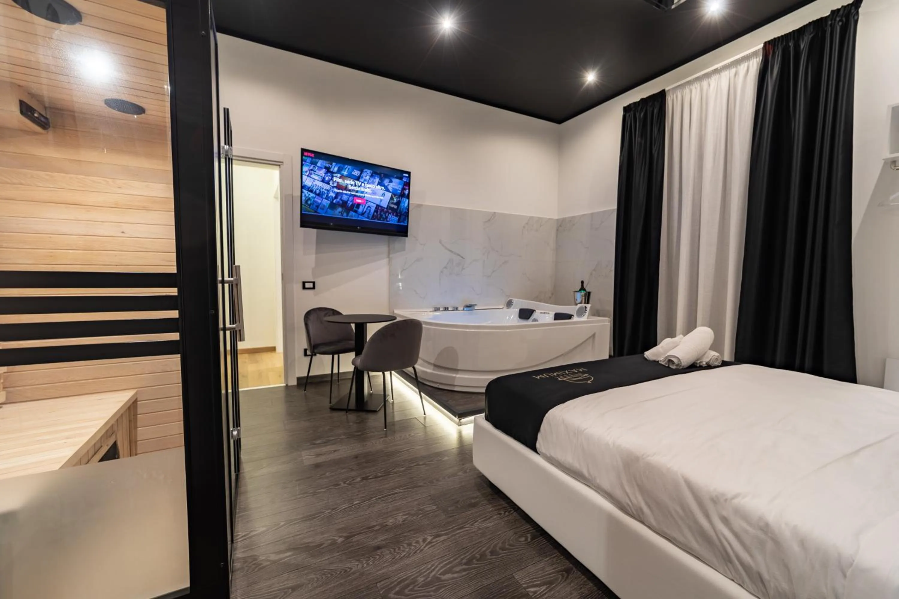 Bed in Maximum Suite & Spa