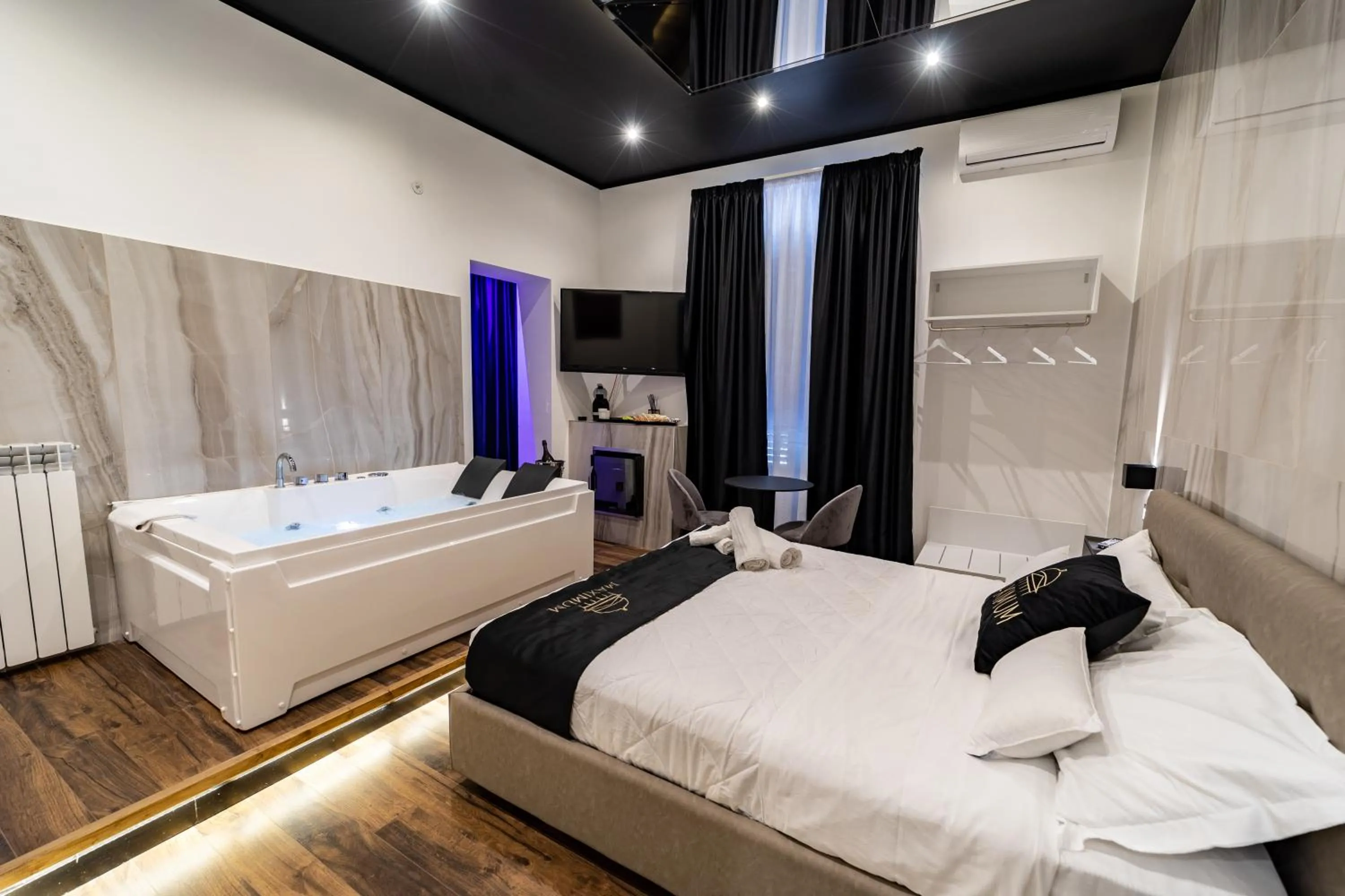 Bed in Maximum Suite & Spa