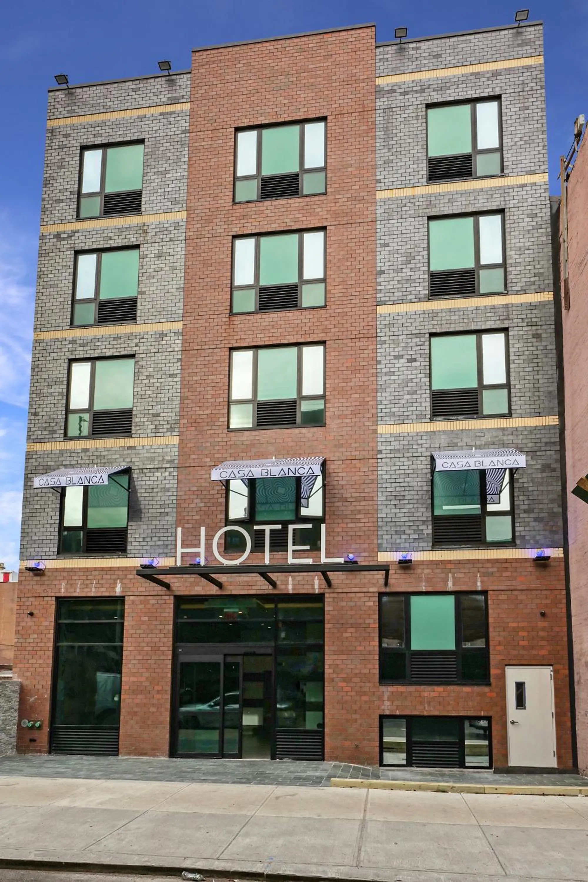 Property building in Casa Blanca Hotel Brooklyn Downtown