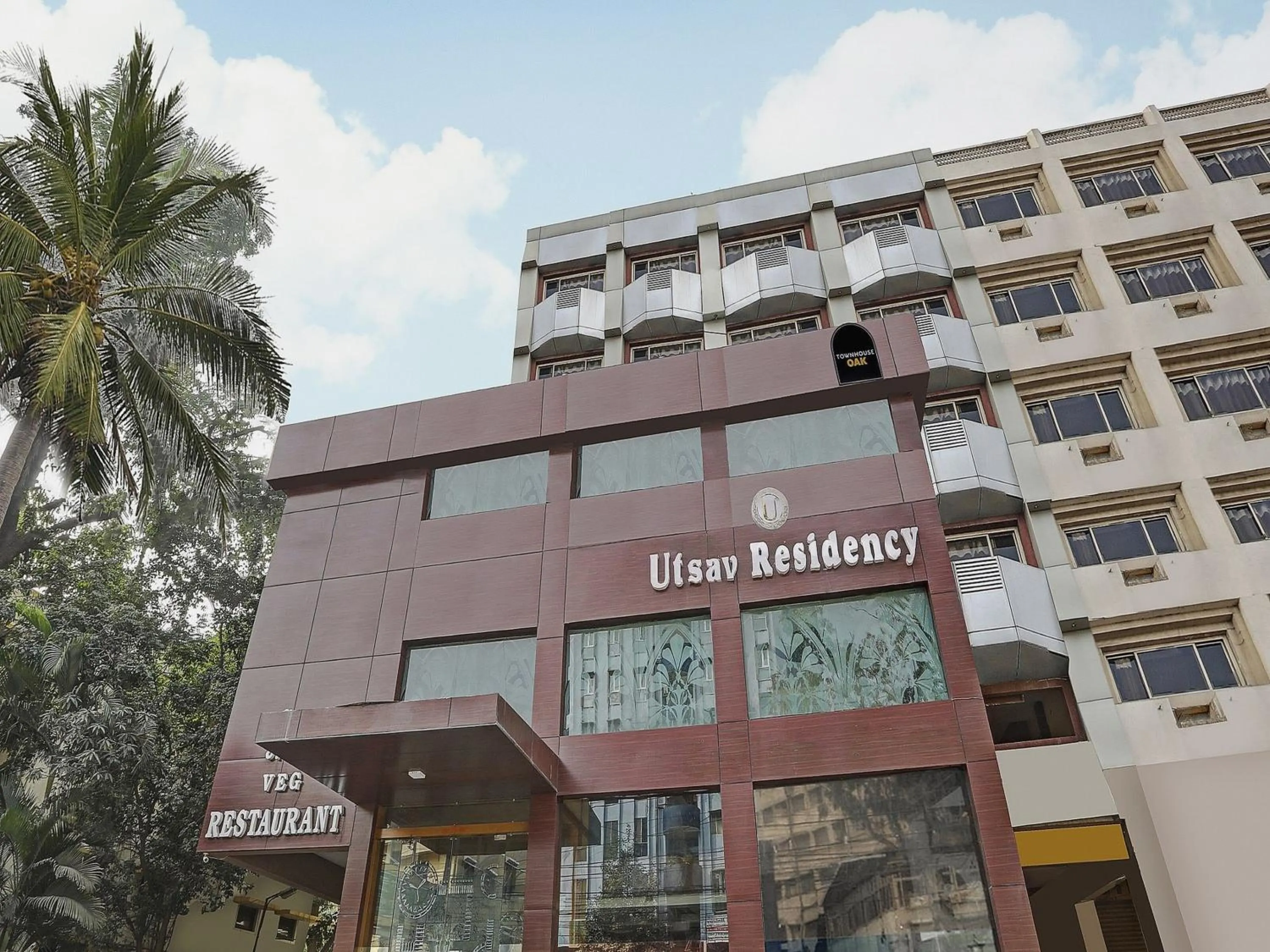 Facade/entrance in Townhouse OAK Utsav Residency