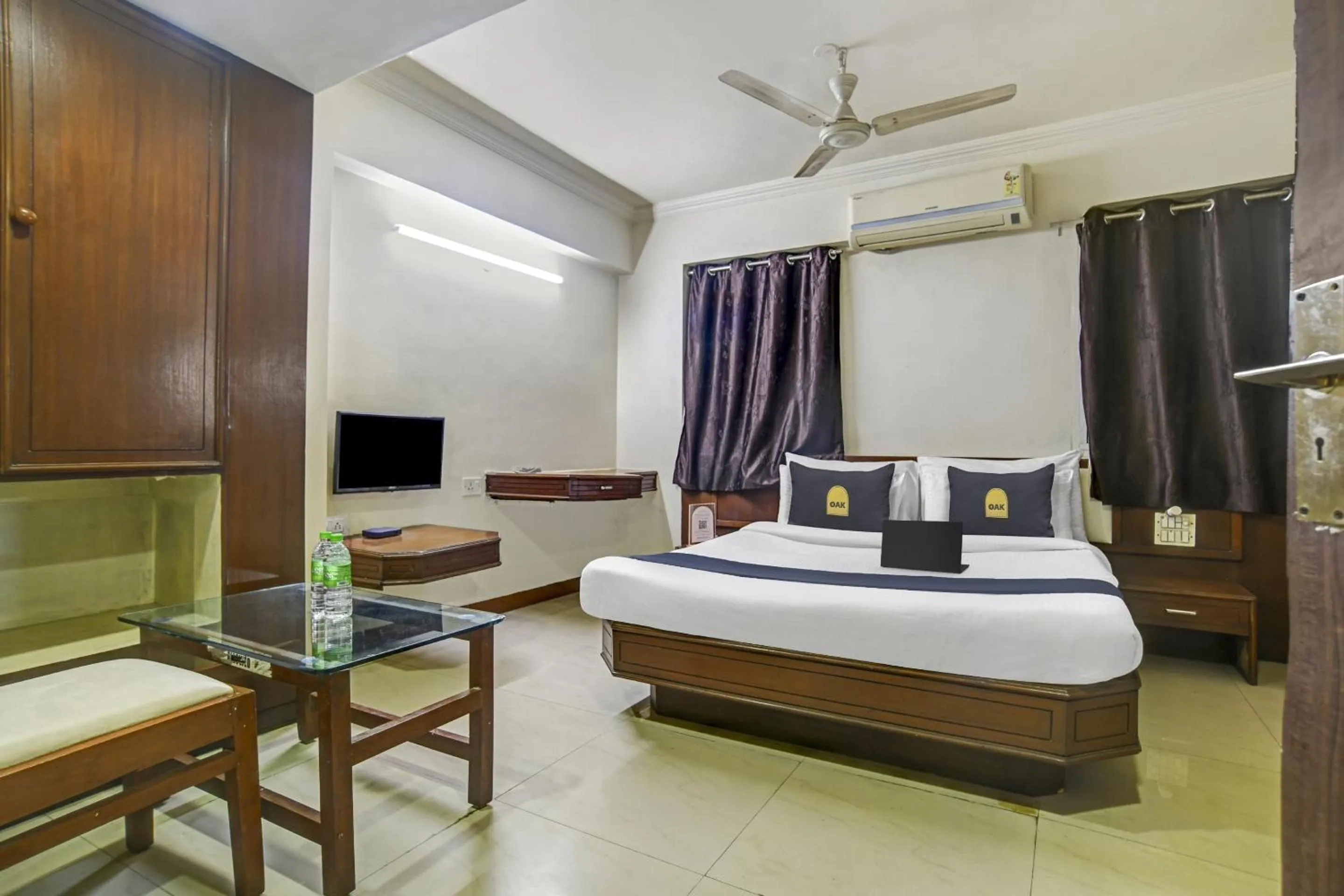 Bedroom, Bed in Townhouse OAK Utsav Residency