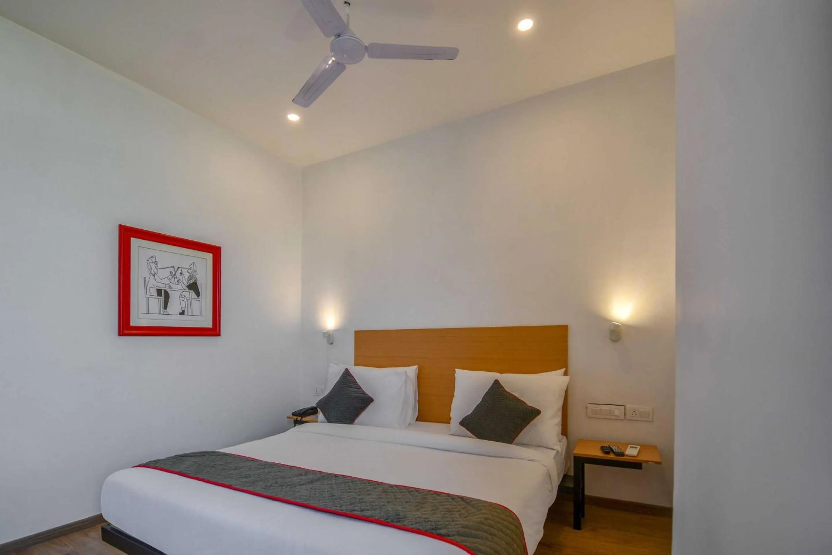 Facade/entrance, Bed in Hotel O KG Estate