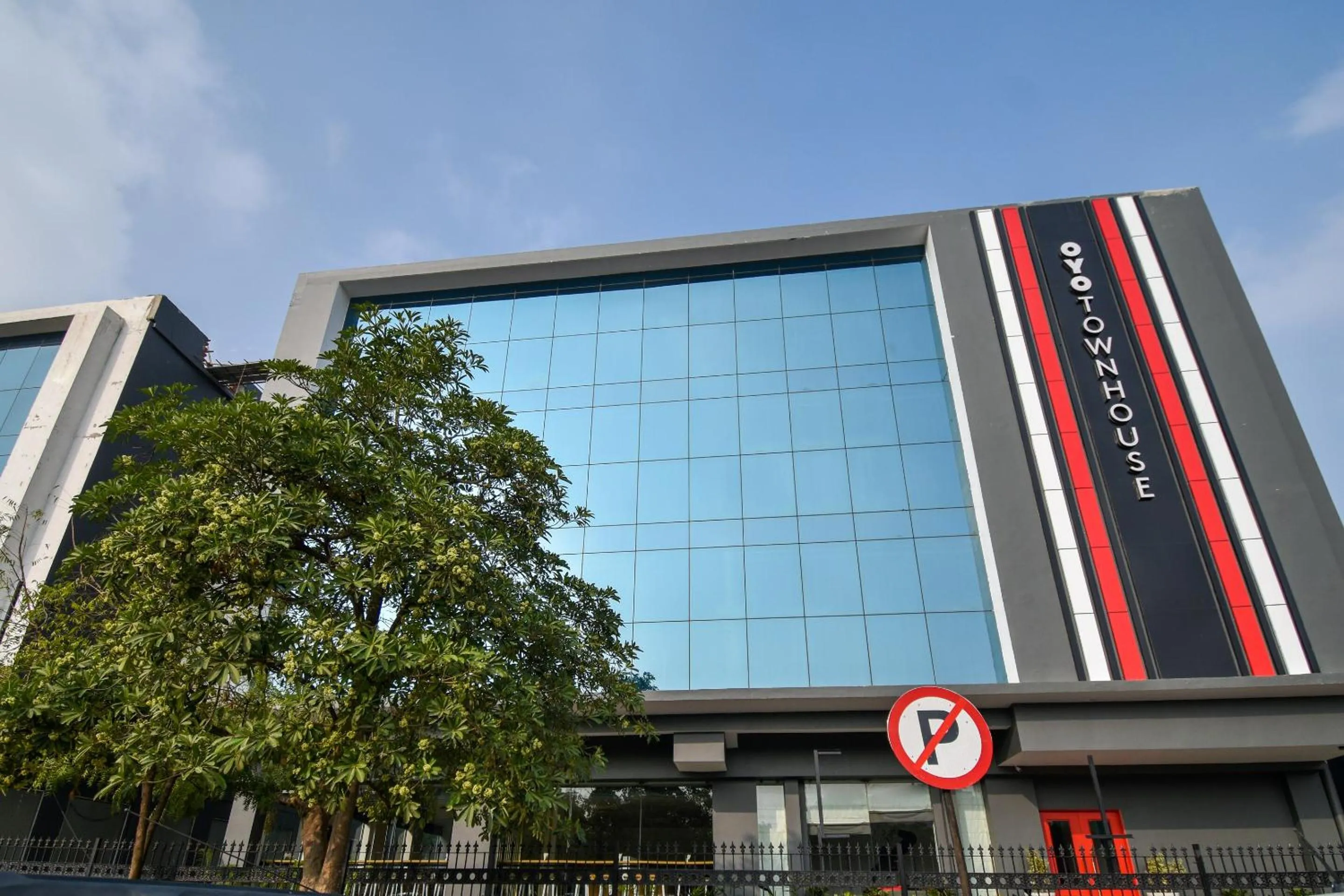 Facade/entrance in Hotel O KG Estate