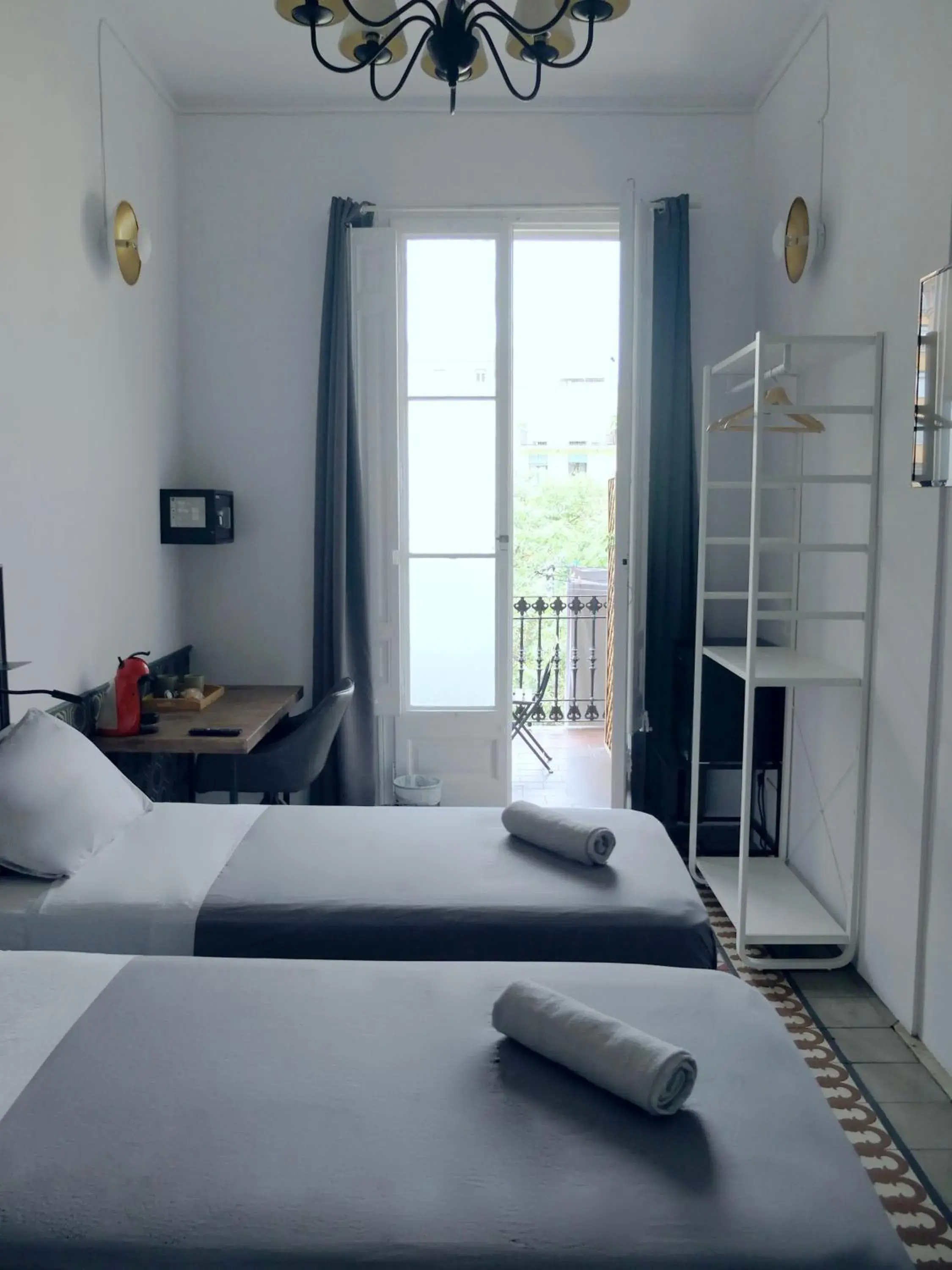 Twin Room with Private Bathroom in Fabrizzio's Petit Twin Room with Private Bathroom in Fabrizzio's Petit