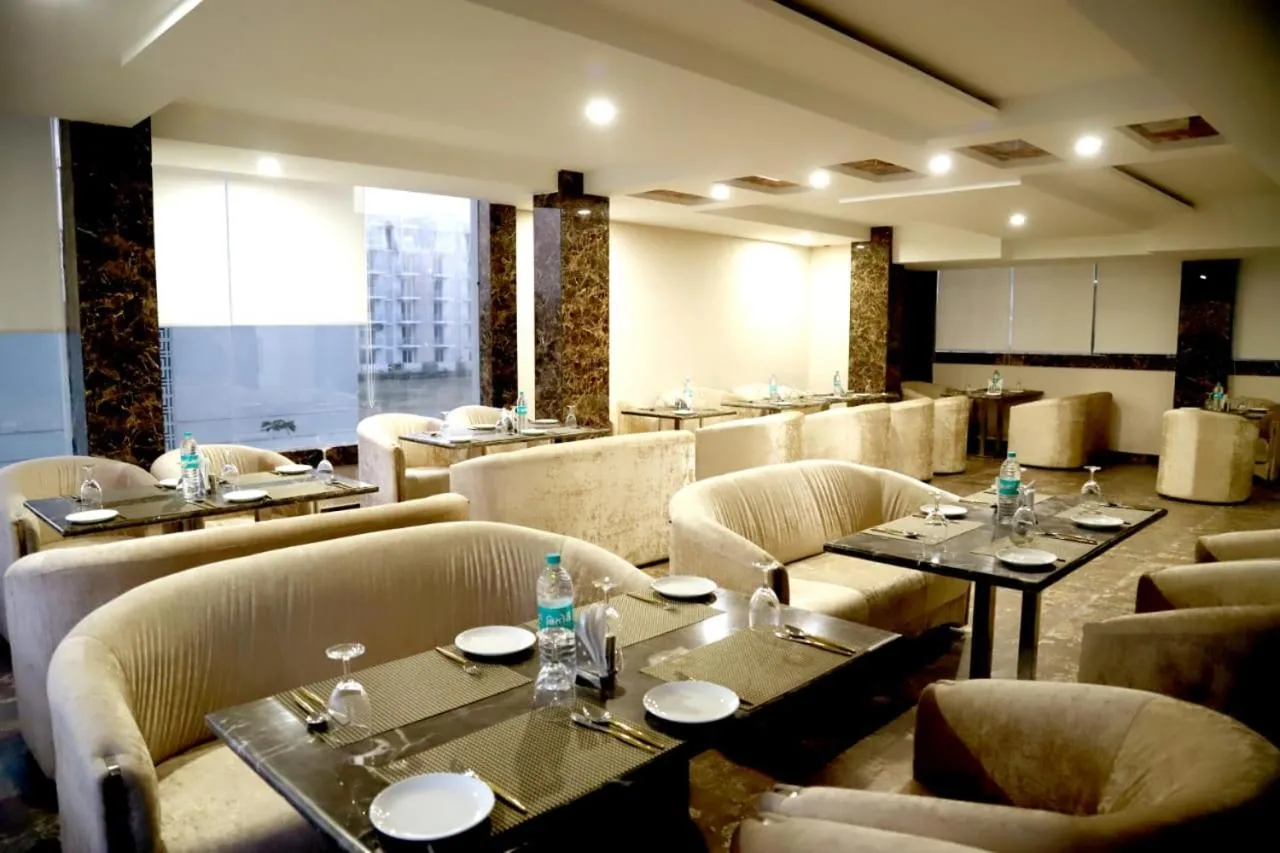 Restaurant/places to eat in Country Inn Vrindavan