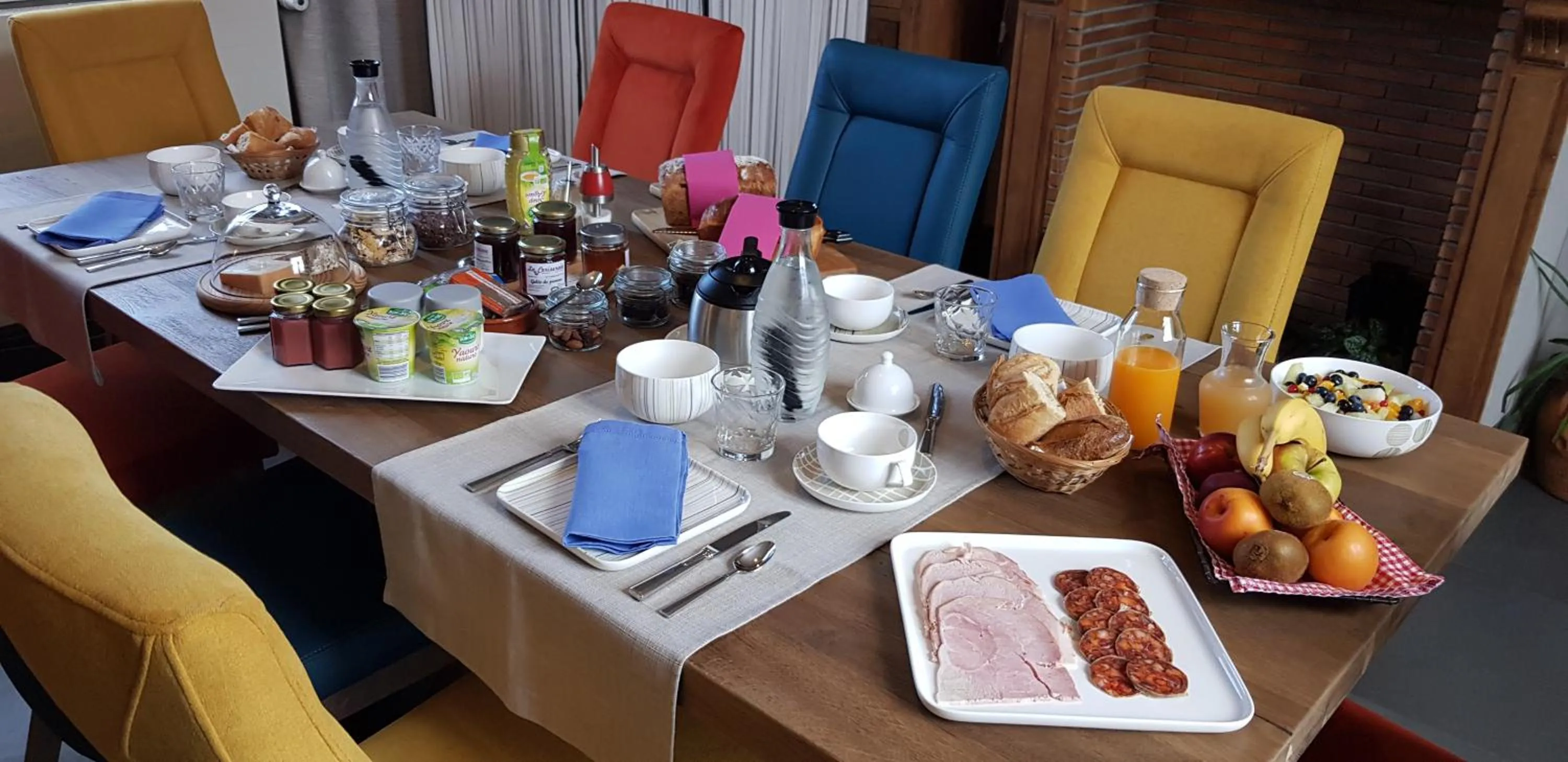 Breakfast in La Ceriseraie