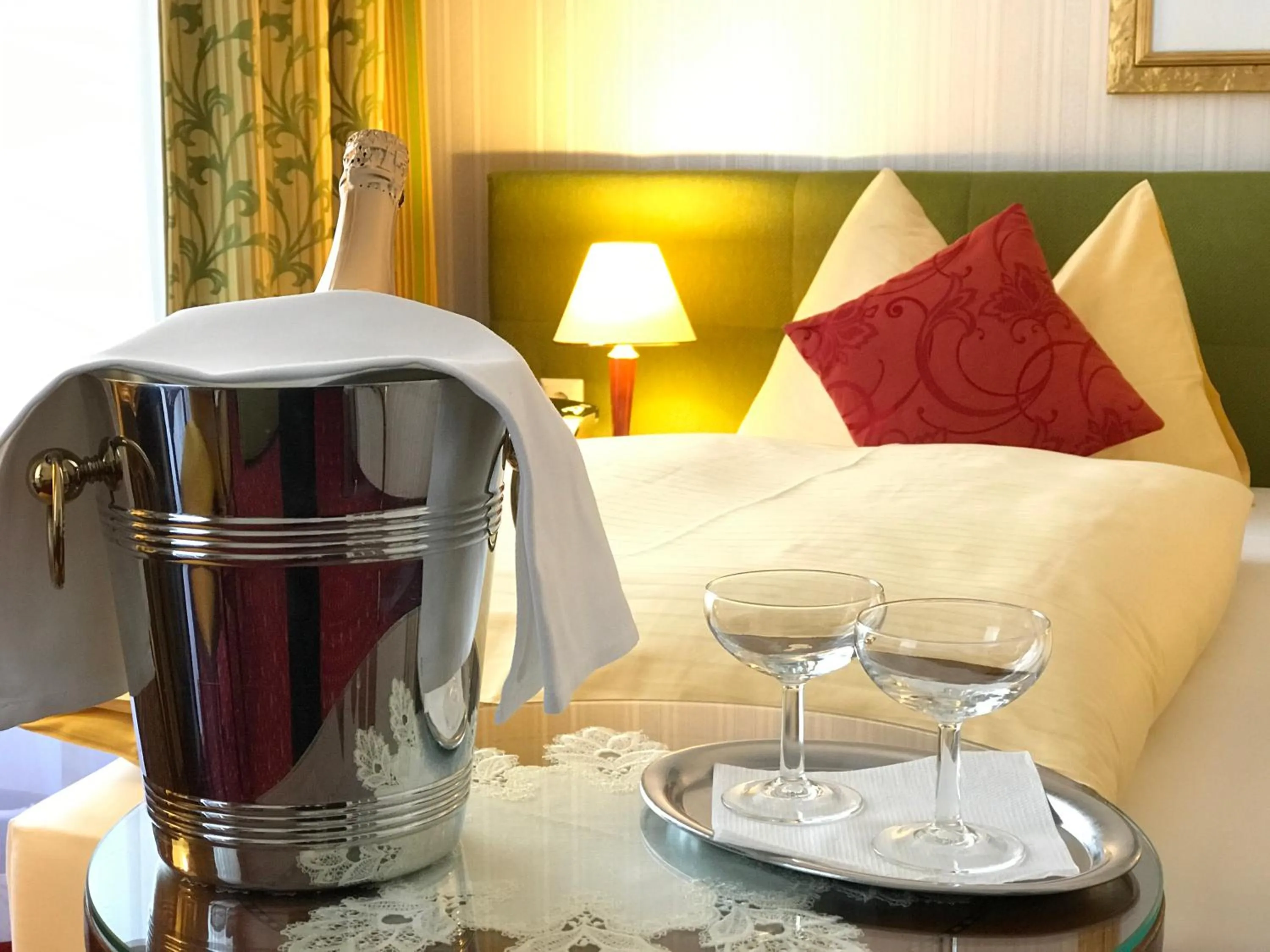 Bed in Hotel Austria - Wien