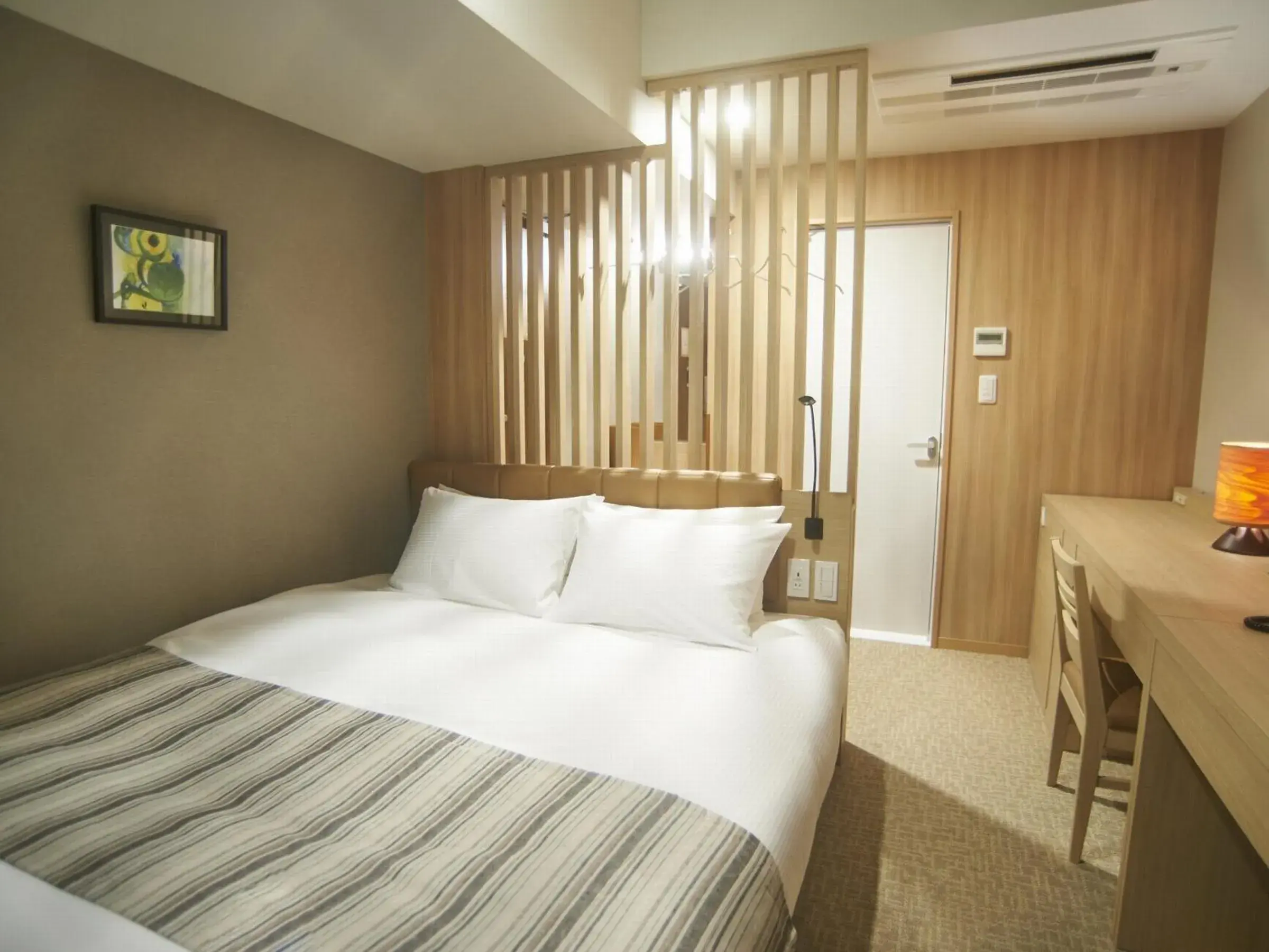 Deluxe Double Room - Non-Smoking in QuintessaHotel TokyoHaneda Comic&Books Deluxe Double Room - Non-Smoking in QuintessaHotel TokyoHaneda Comic&Books