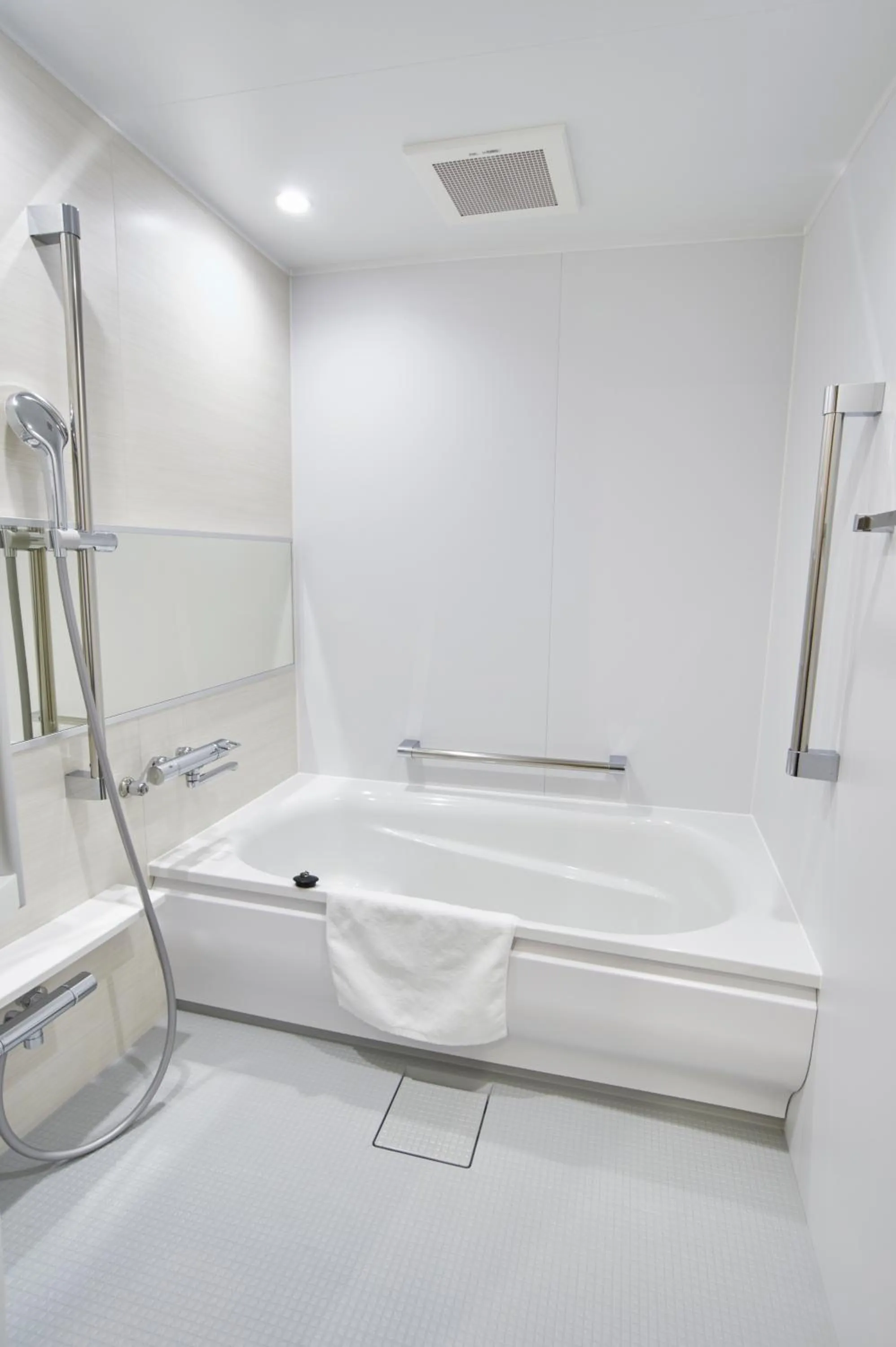 Bathroom in QuintessaHotel TokyoHaneda Comic&Books