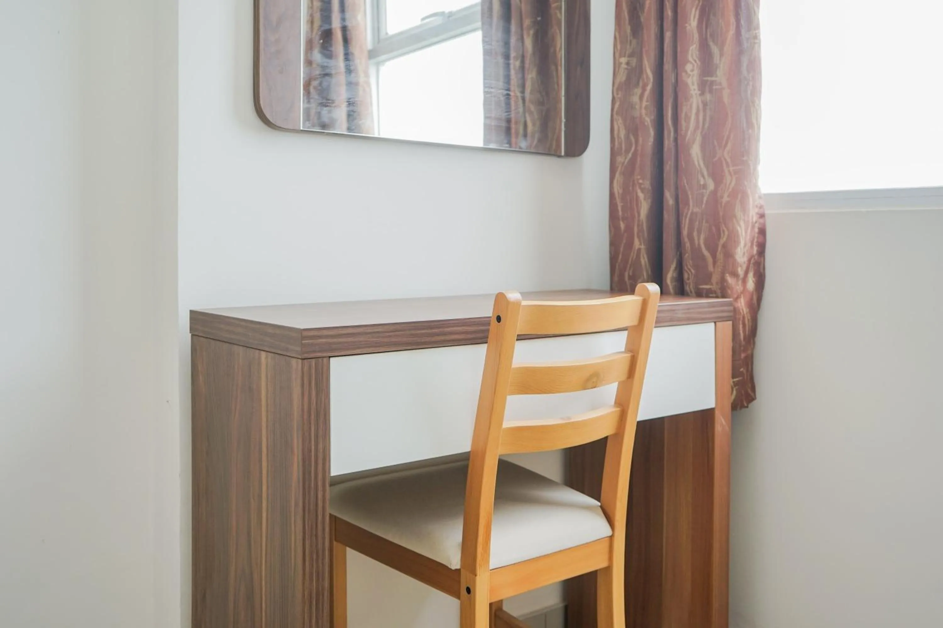 Comfy Studio with Minimalist Design Parkland Avenue Apartment By Travelio