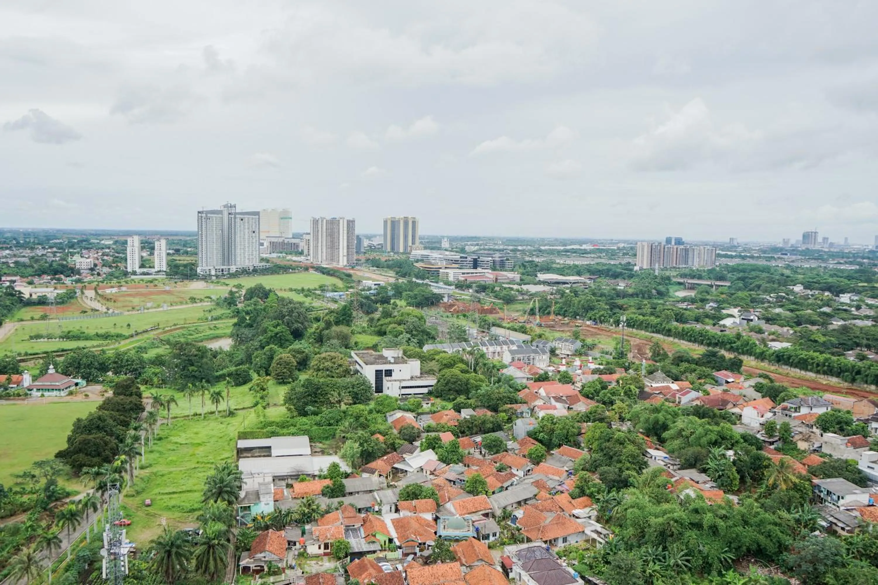 Comfy Studio with Minimalist Design Parkland Avenue Apartment By Travelio