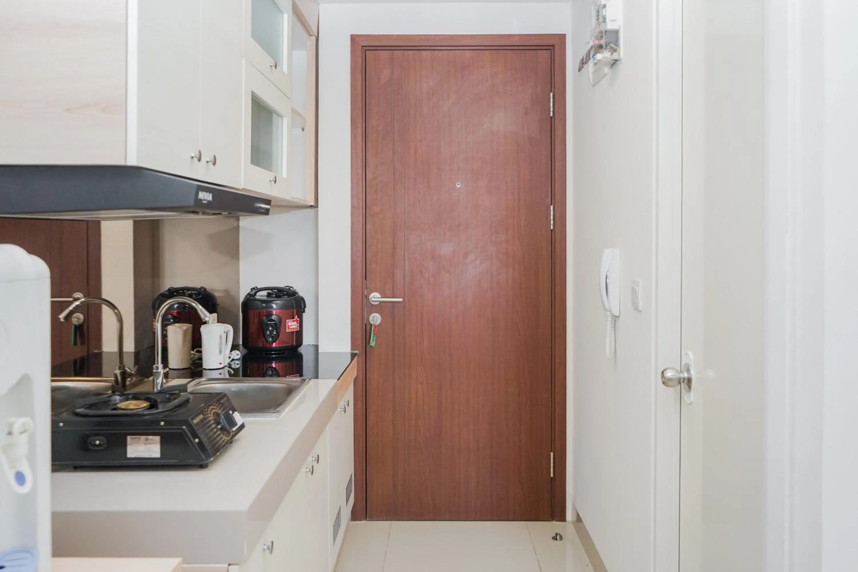 Comfy Studio with Minimalist Design Parkland Avenue Apartment By Travelio