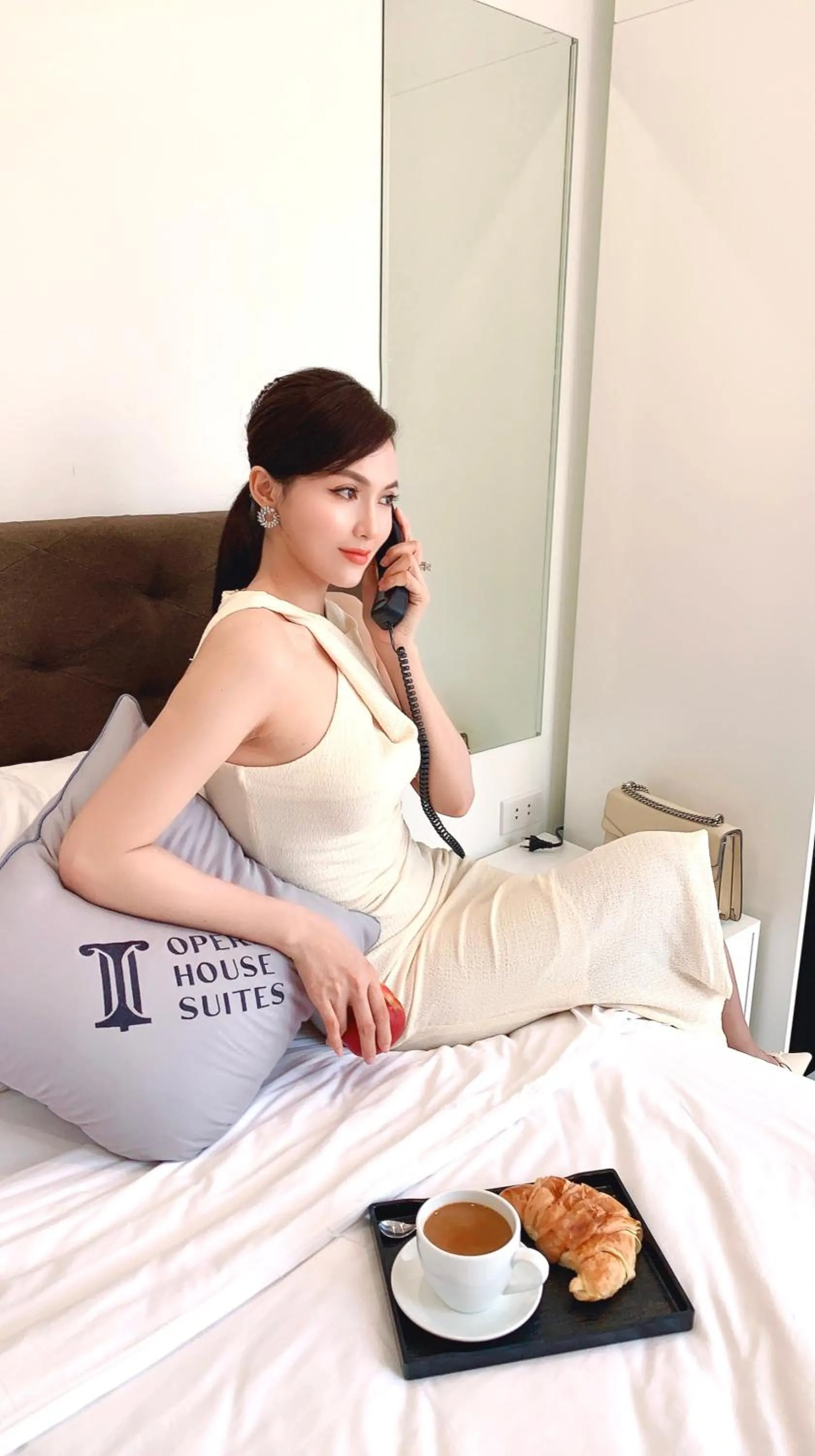 View (from property/room), Bed in Opera House Suites