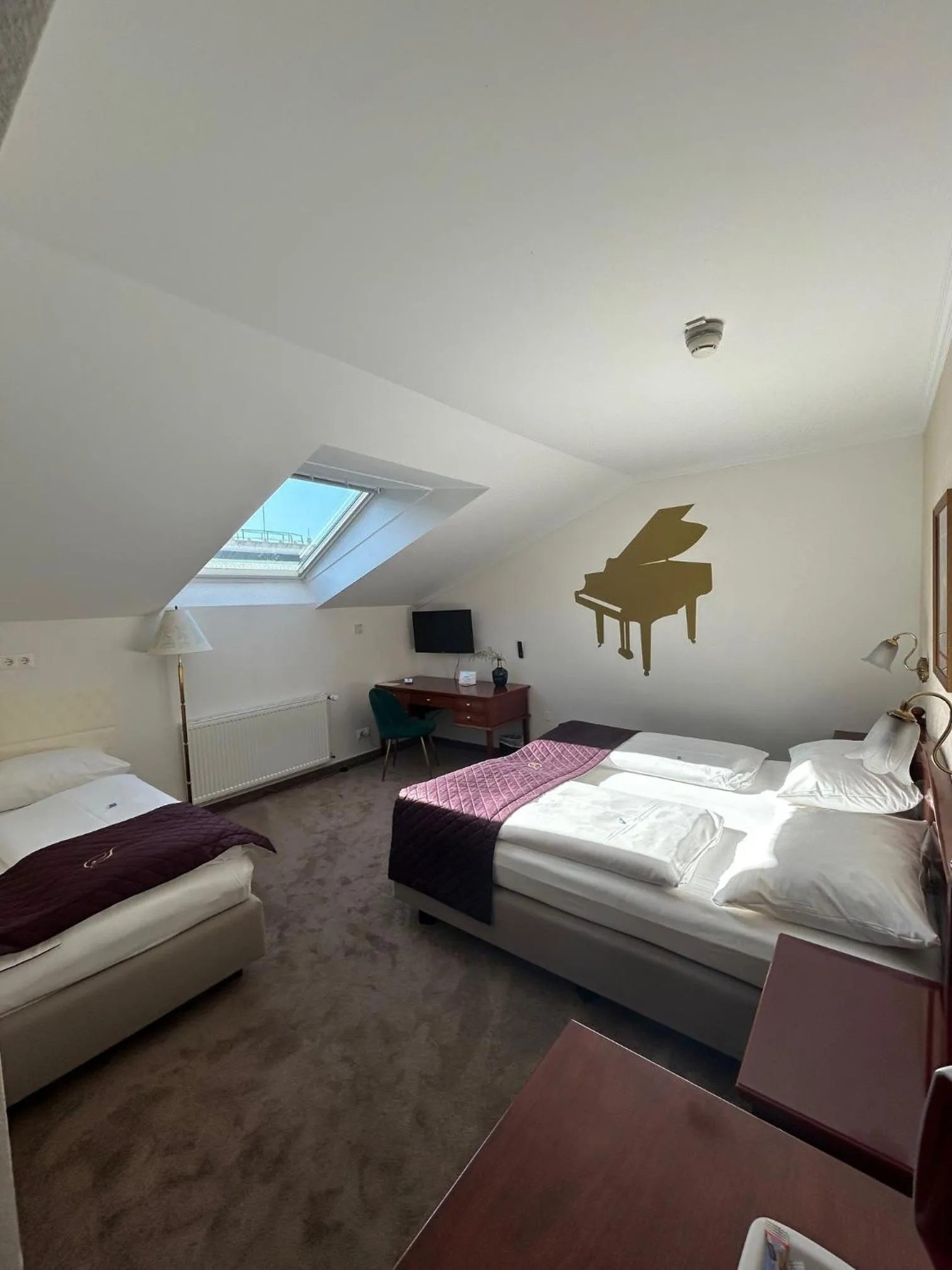 View (from property/room), Bed in Hotel Am Schubertring