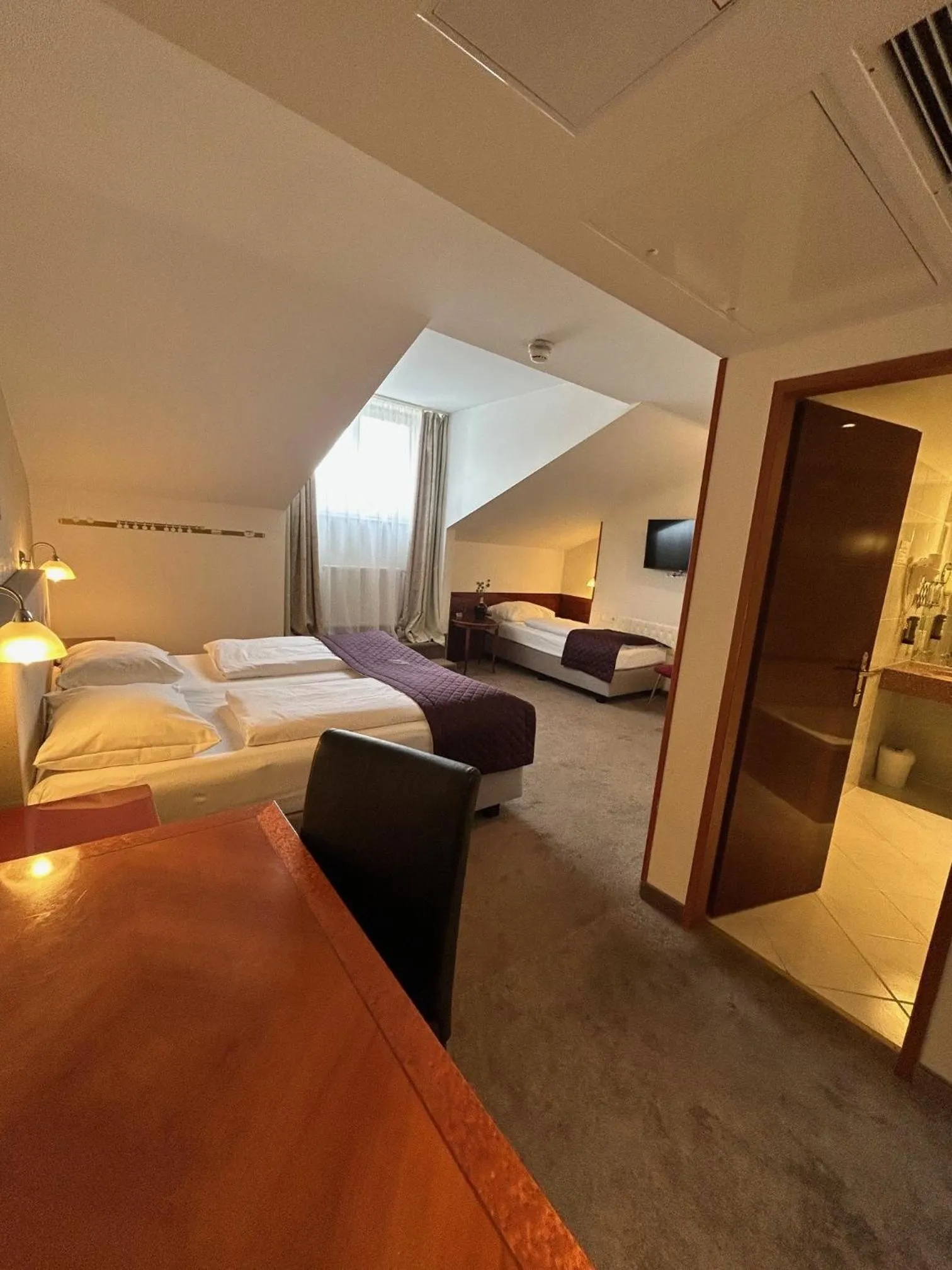 Living room, Bed in Hotel Am Schubertring