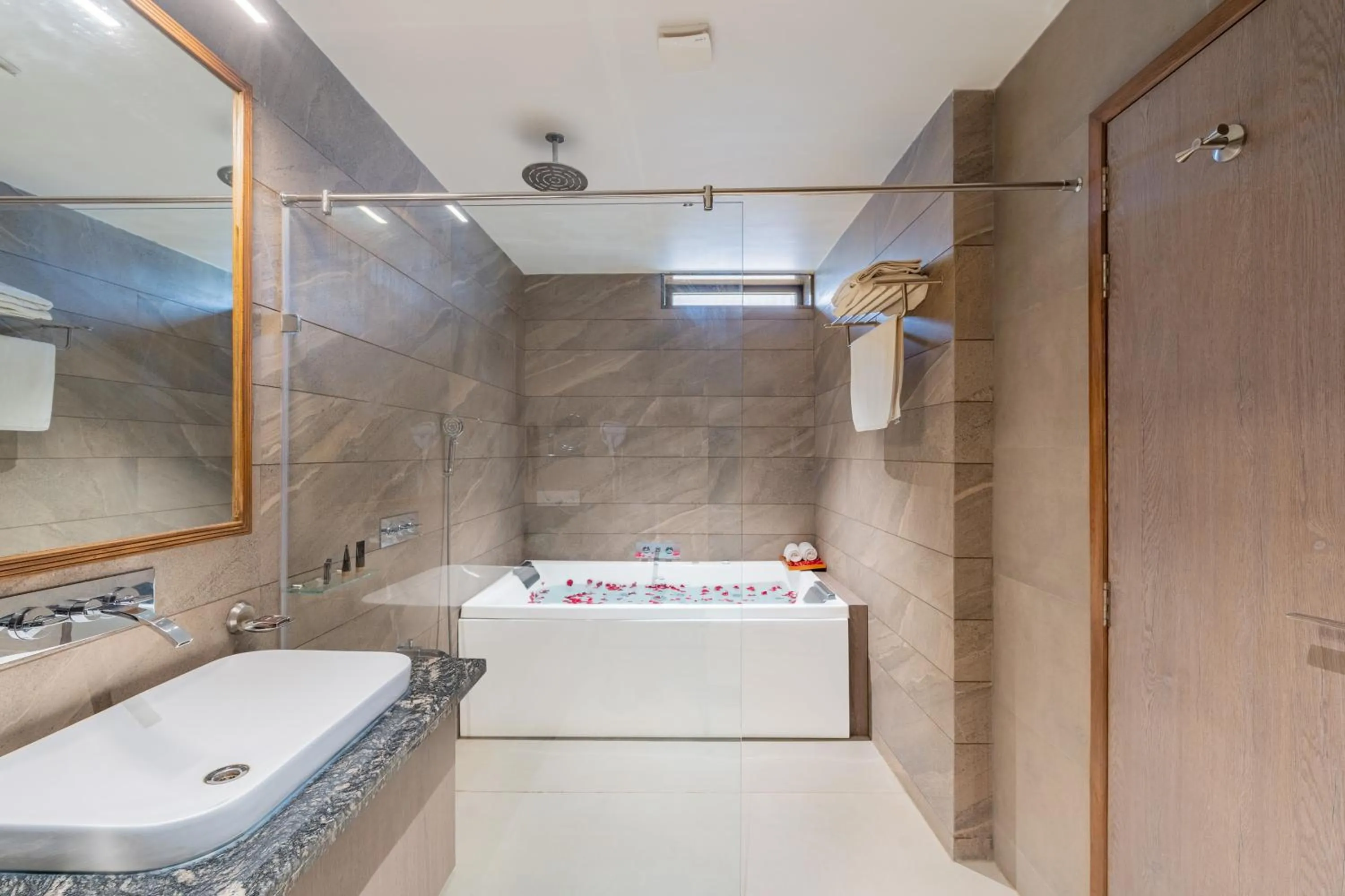 Bath in Stone Wood Premier Kumbhalgarh