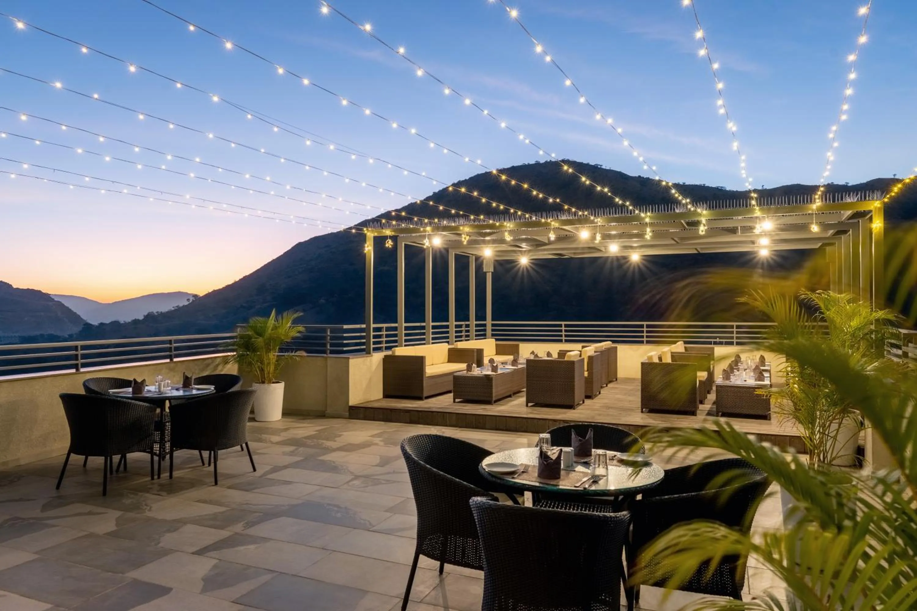 Restaurant/places to eat in Stone Wood Premier Kumbhalgarh