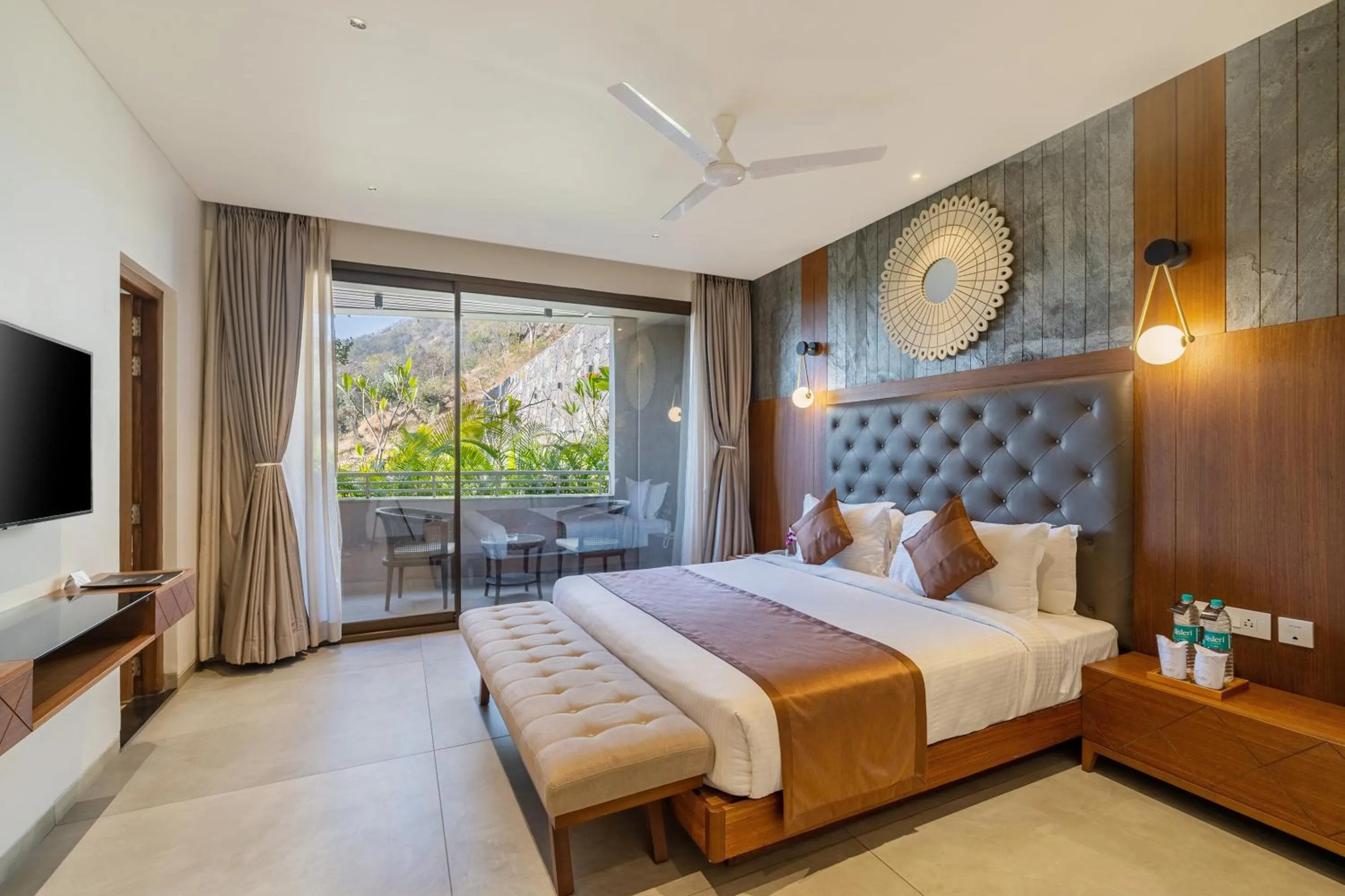 Photo of the whole room, Bed in Stone Wood Premier Kumbhalgarh