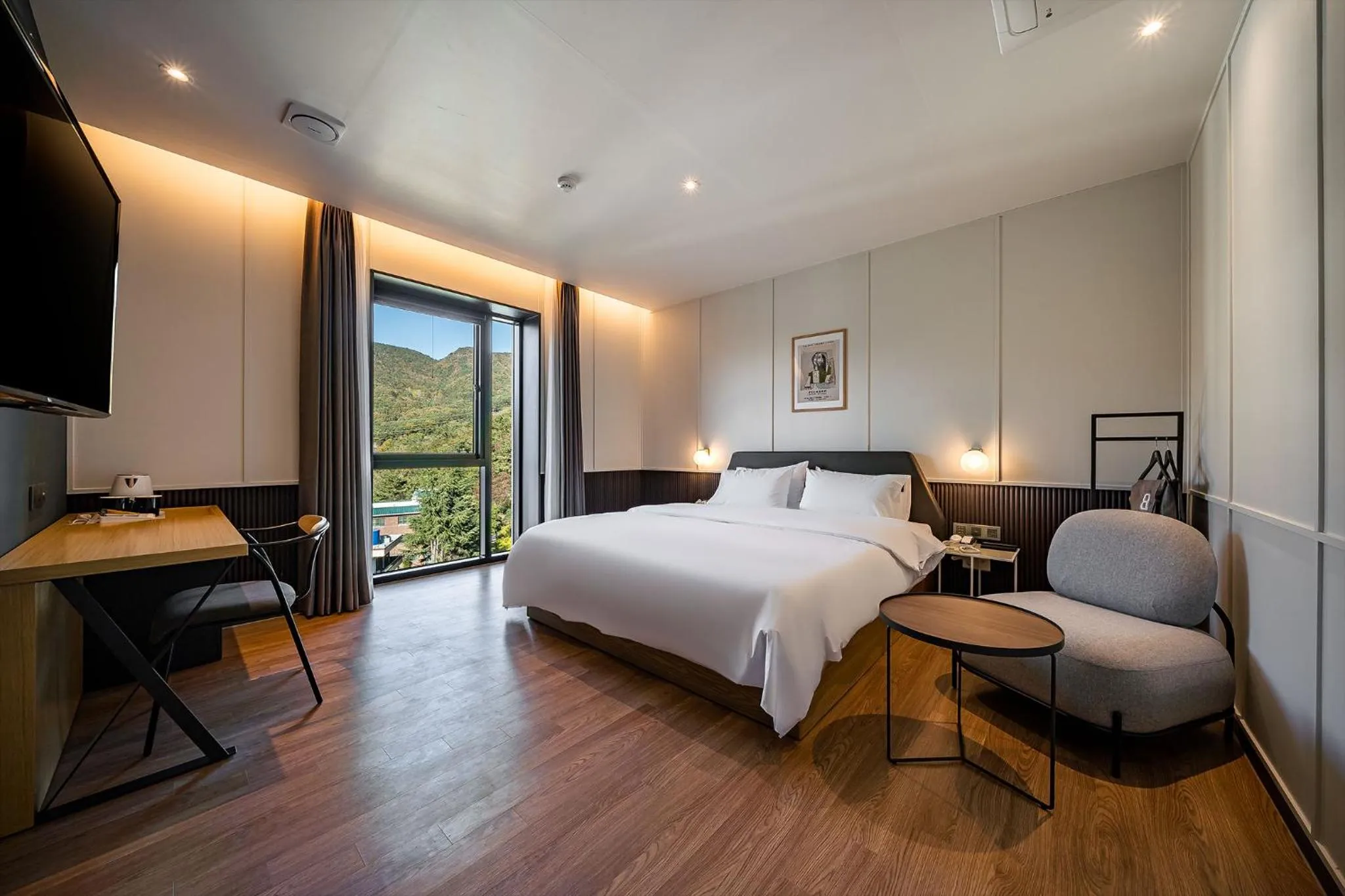 Bed in Brown Dot Hotel Signature