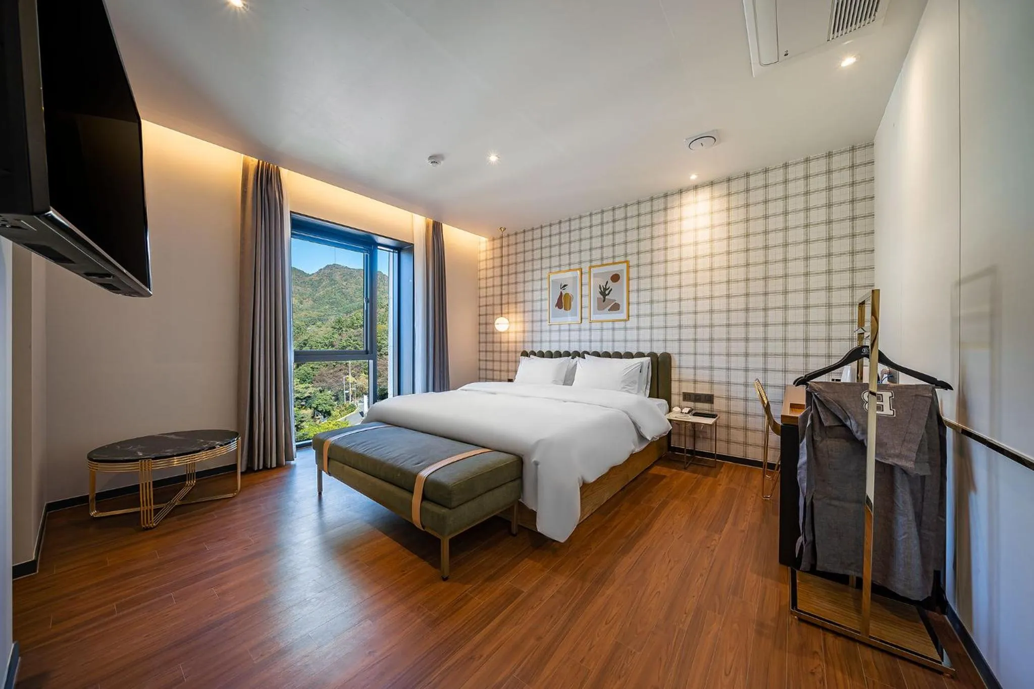 Bed in Brown Dot Hotel Signature