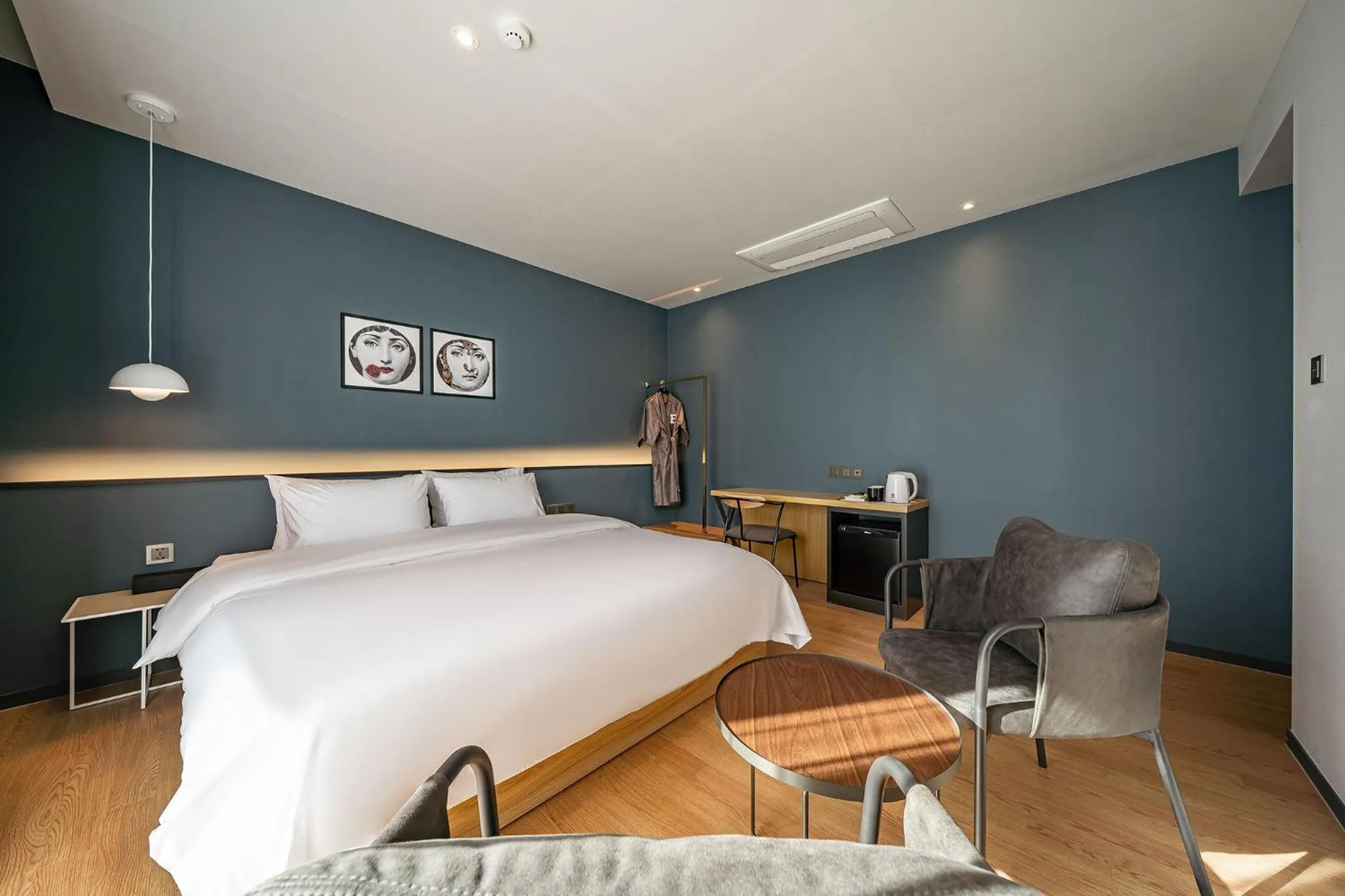 Bed in Brown Dot Hotel Signature