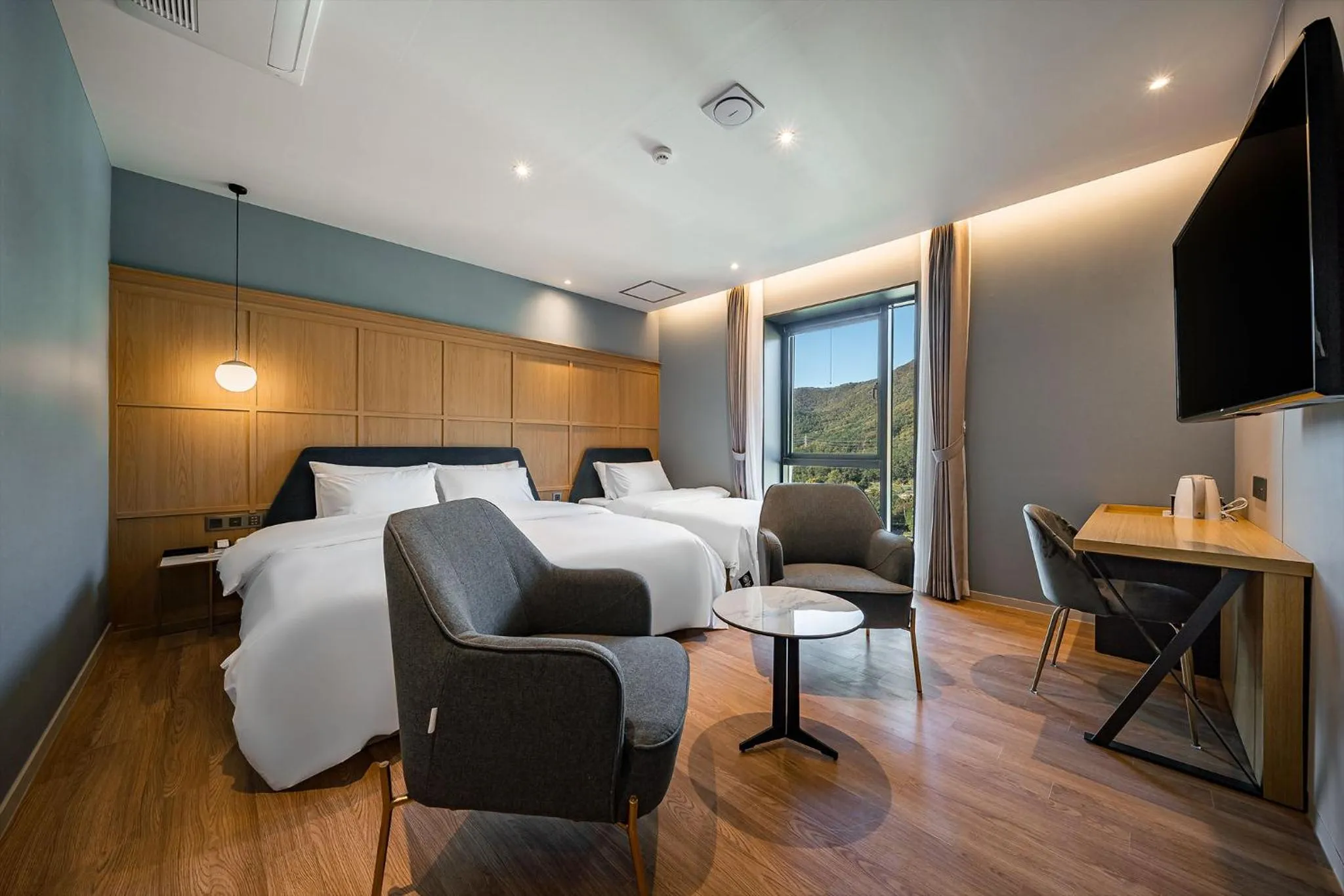 Bed in Brown Dot Hotel Signature