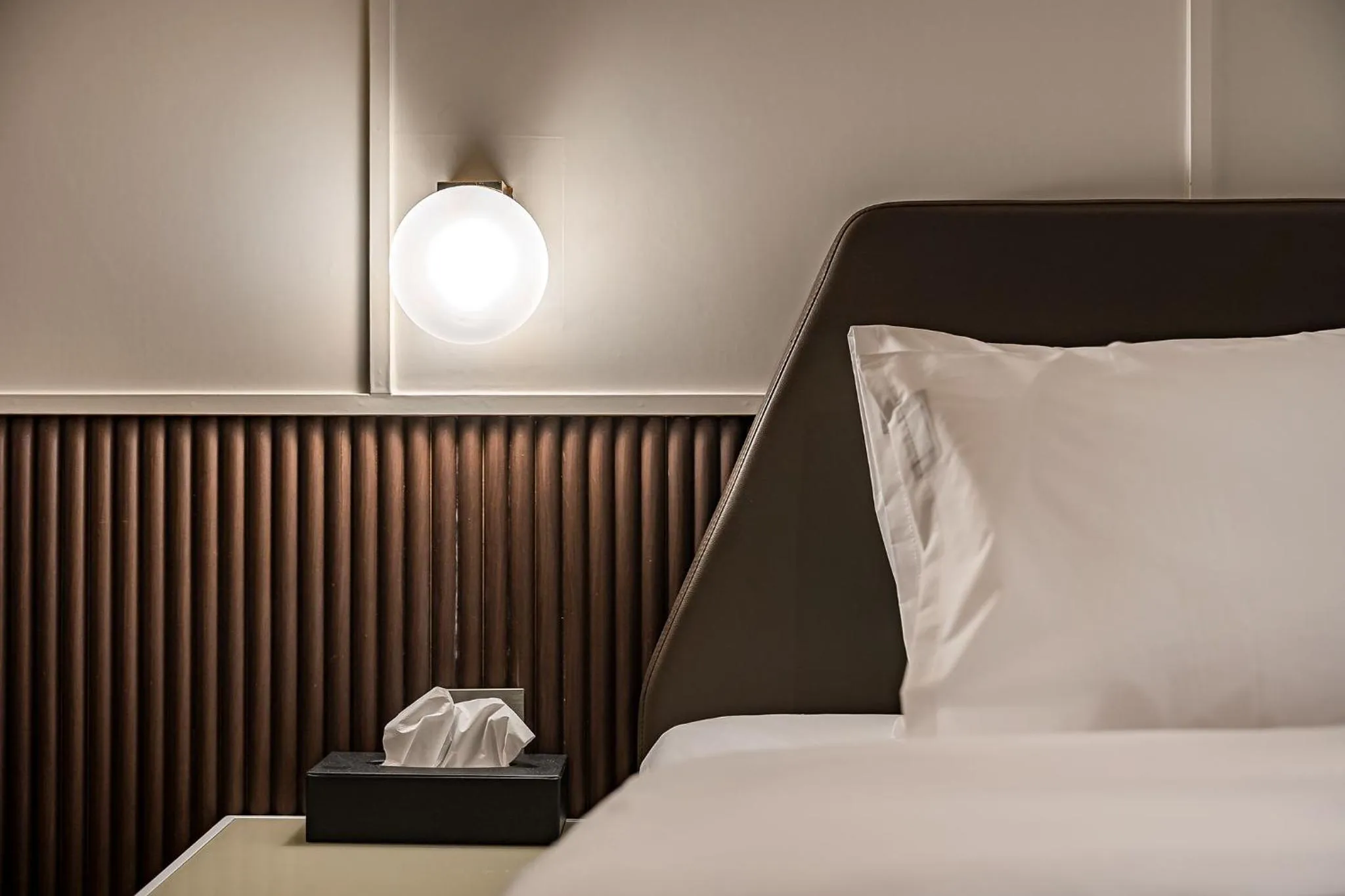 Bed in Brown Dot Hotel Signature