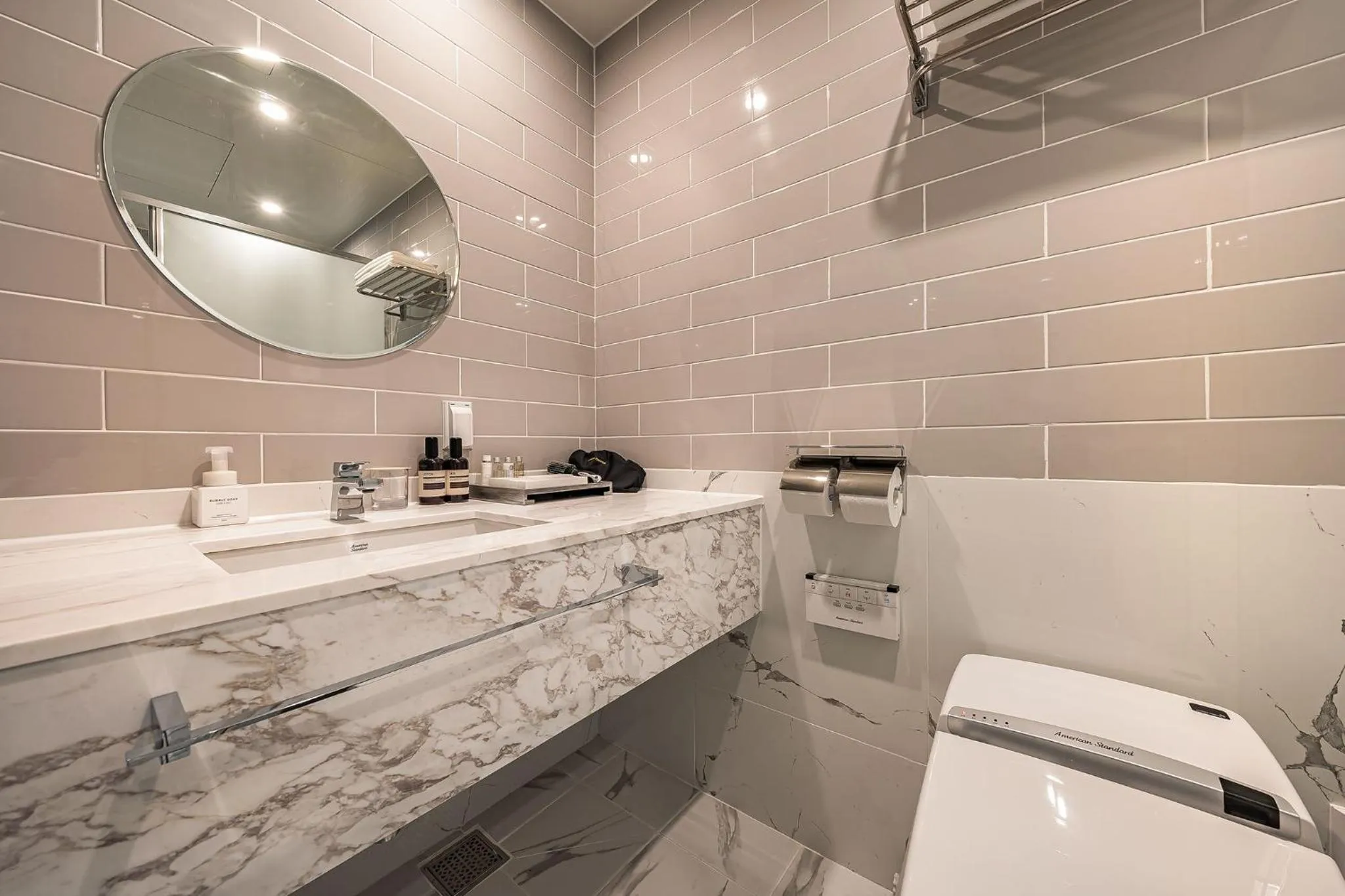 Bathroom in Brown Dot Hotel Signature