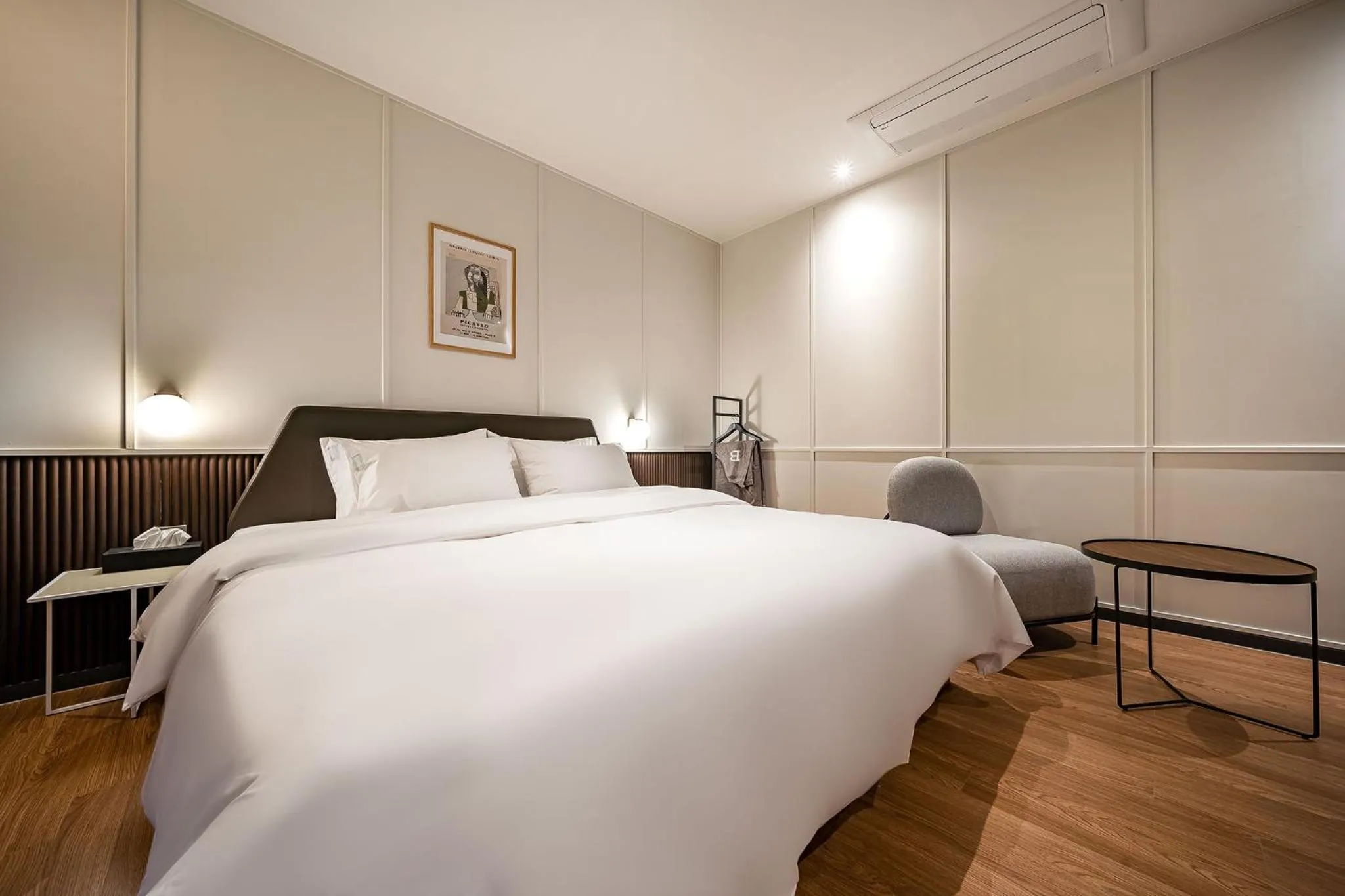 Bed in Brown Dot Hotel Signature