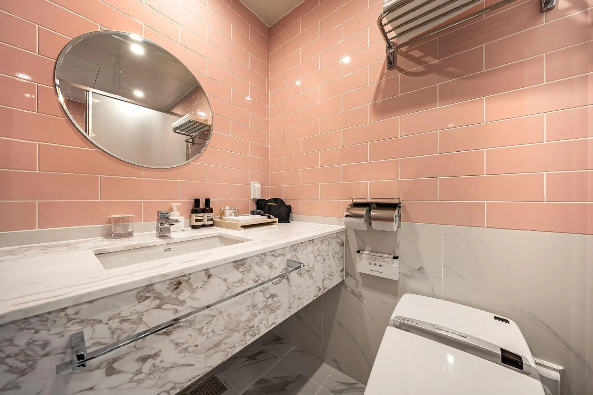 Brown Dot Hotel Signature