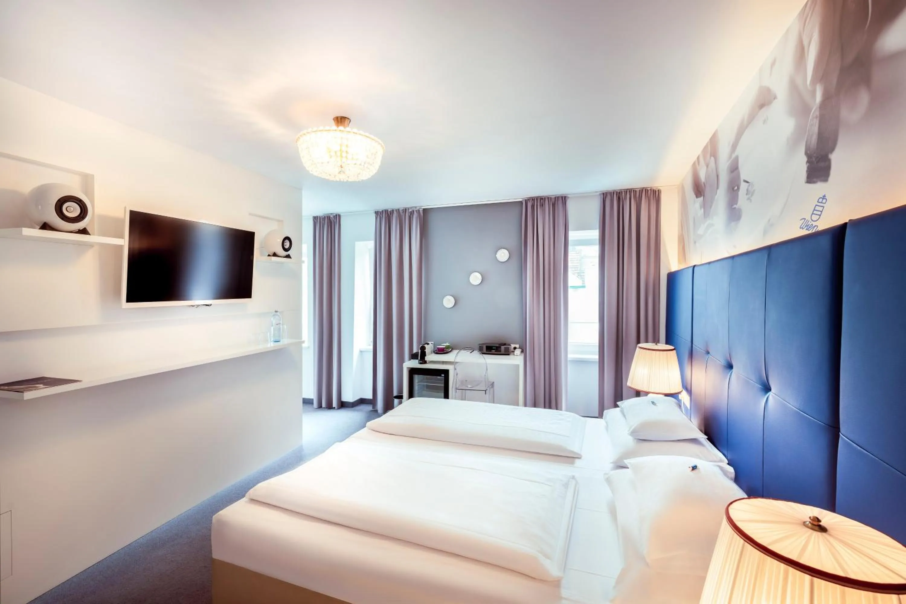 Photo of the whole room, Bed in BoutiqueHOTEL Donauwalzer