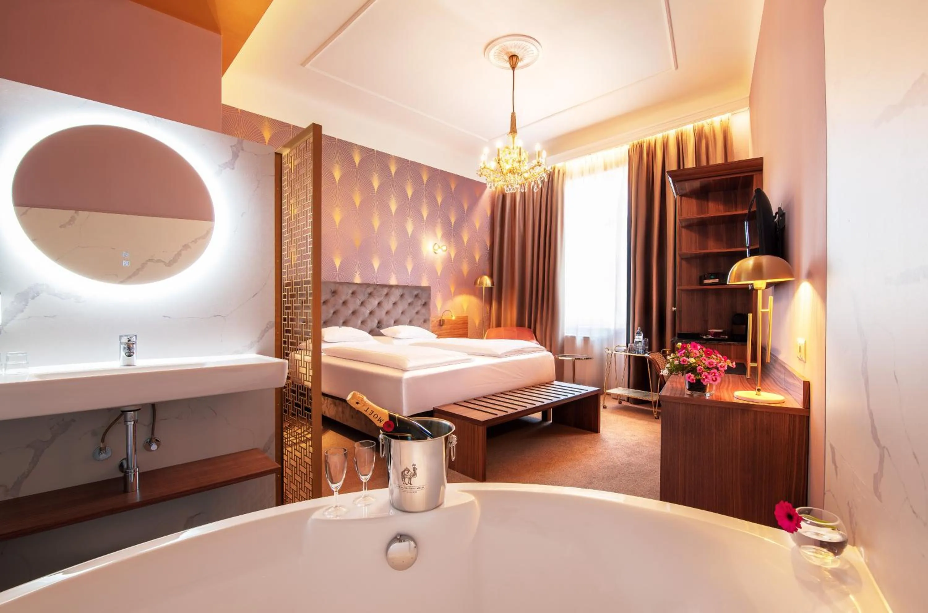 Bedroom, Bed in BoutiqueHOTEL Donauwalzer