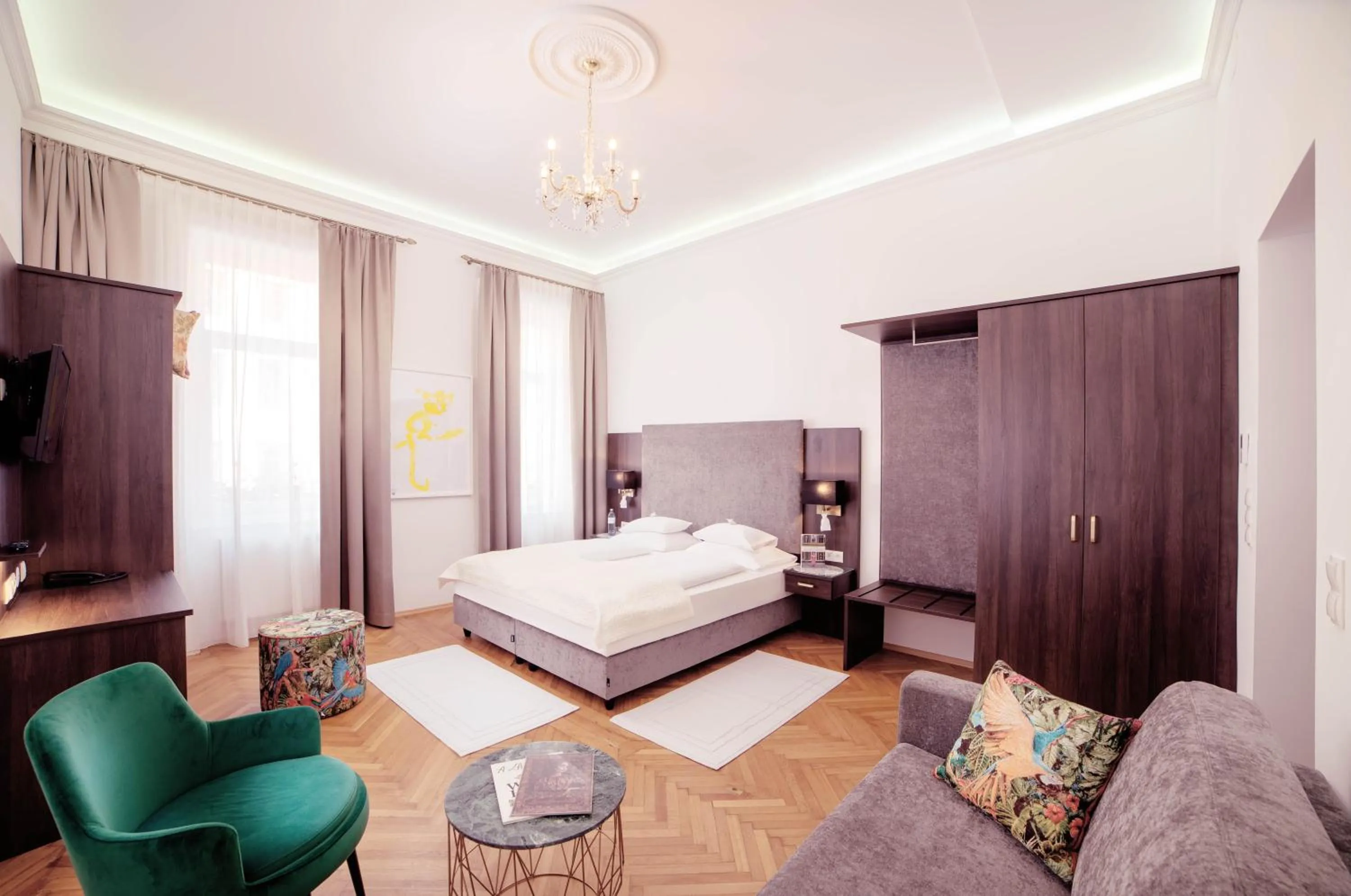 Photo of the whole room, Bed in BoutiqueHOTEL Donauwalzer