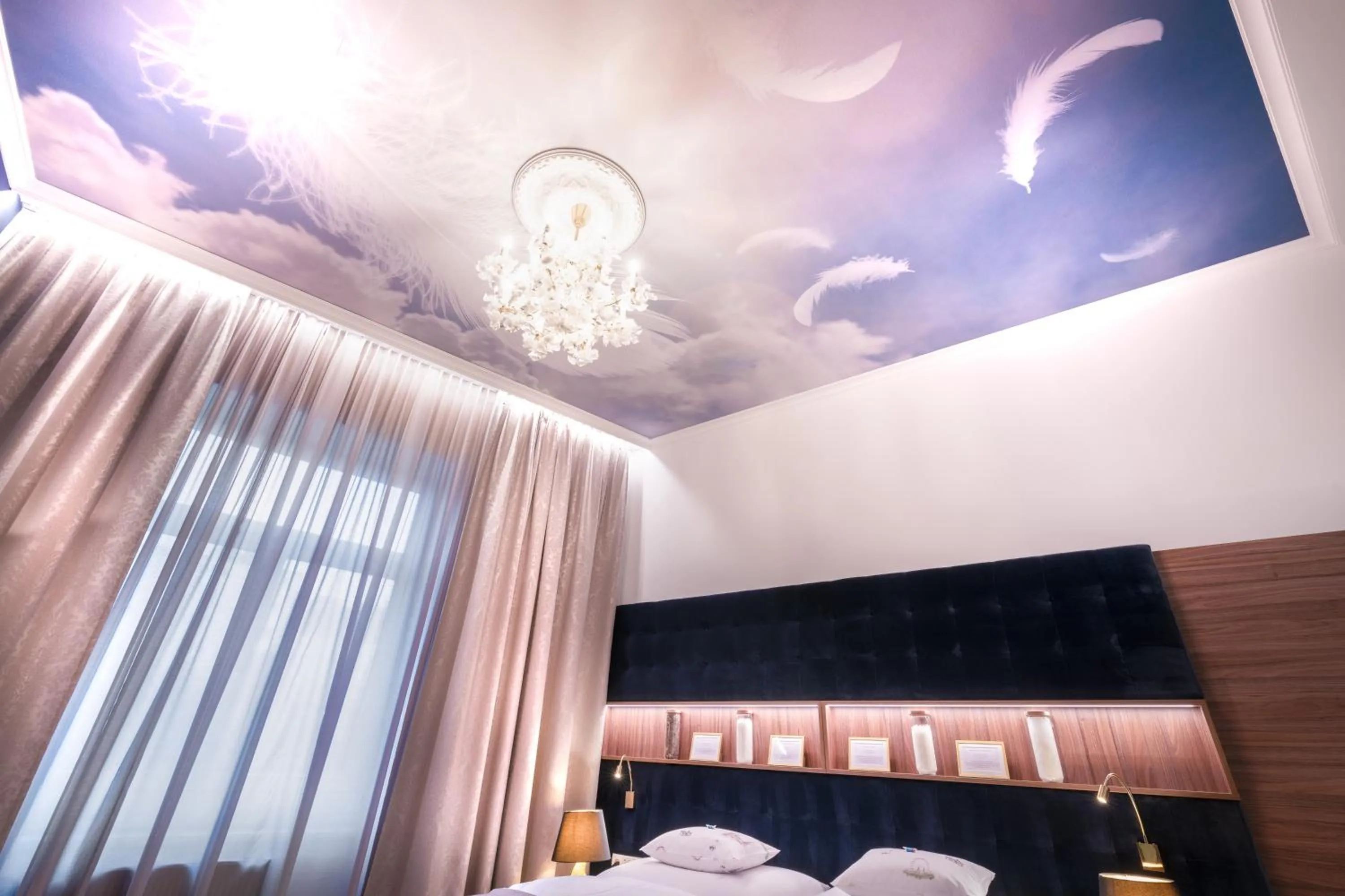 Photo of the whole room, Bed in BoutiqueHOTEL Donauwalzer