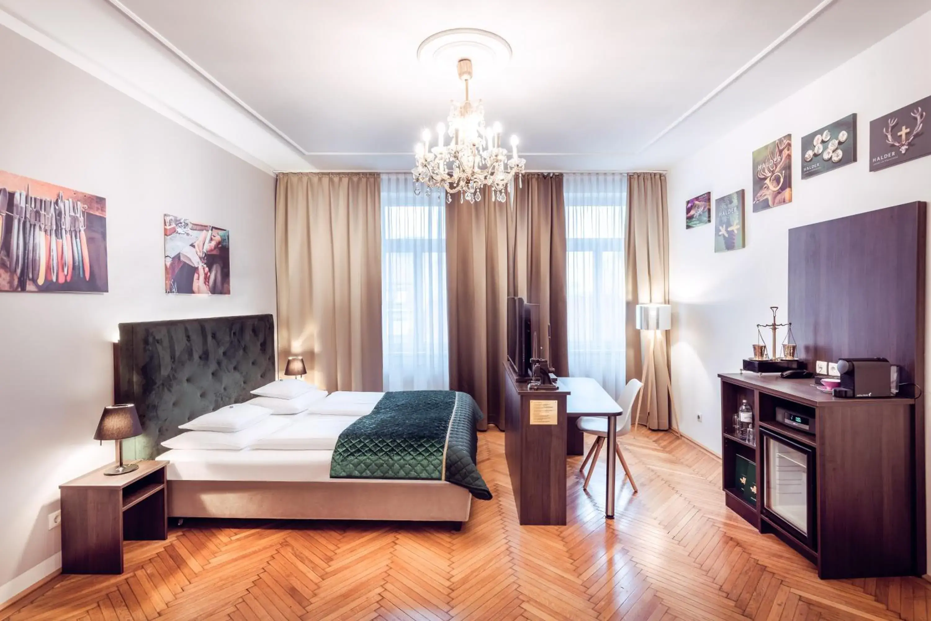 Photo of the whole room, Bed in BoutiqueHOTEL Donauwalzer Photo of the whole room, Bed in BoutiqueHOTEL Donauwalzer