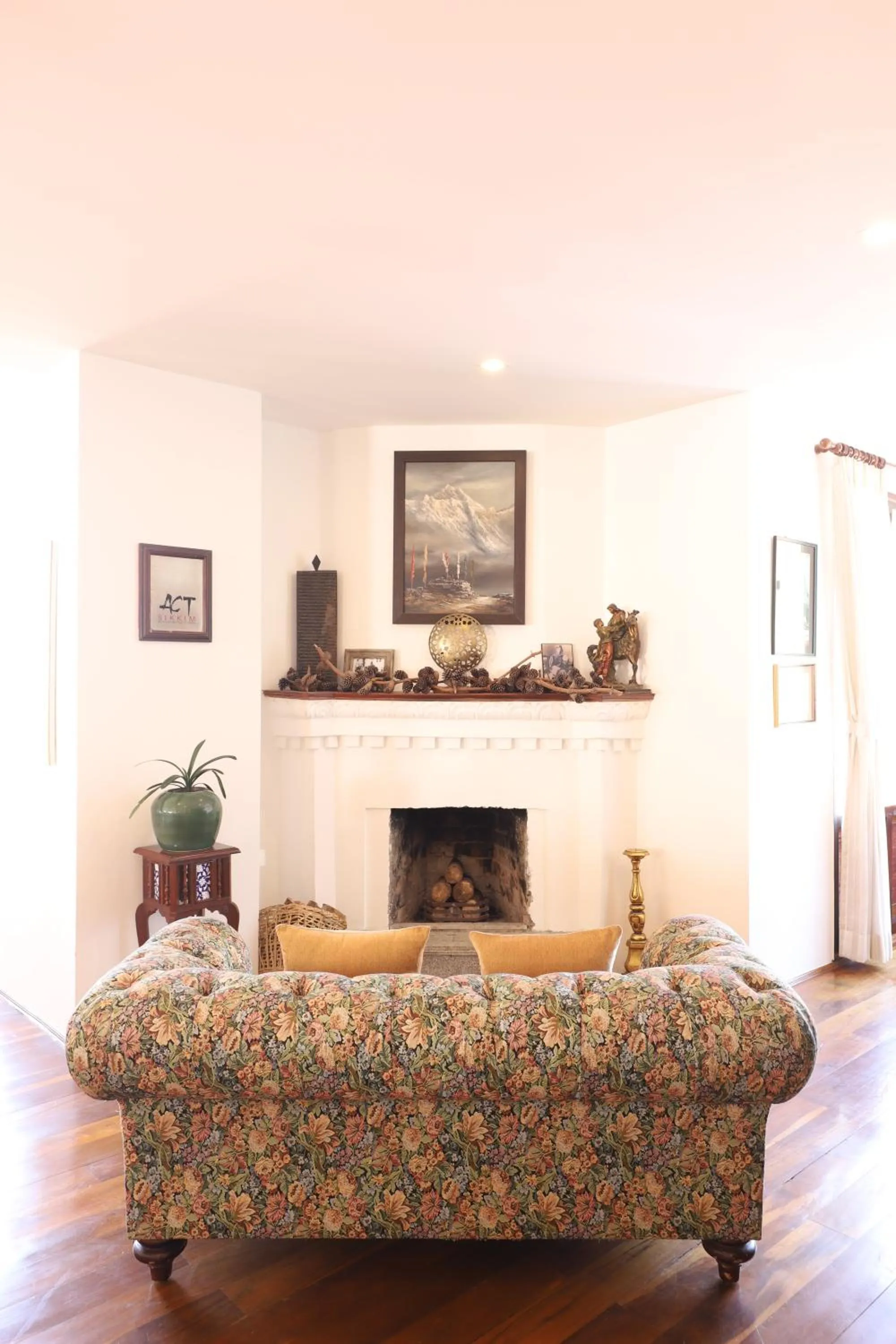 Lobby or reception in The Chumbi Mountain Retreat & Spa, A Club Mahindra Associate