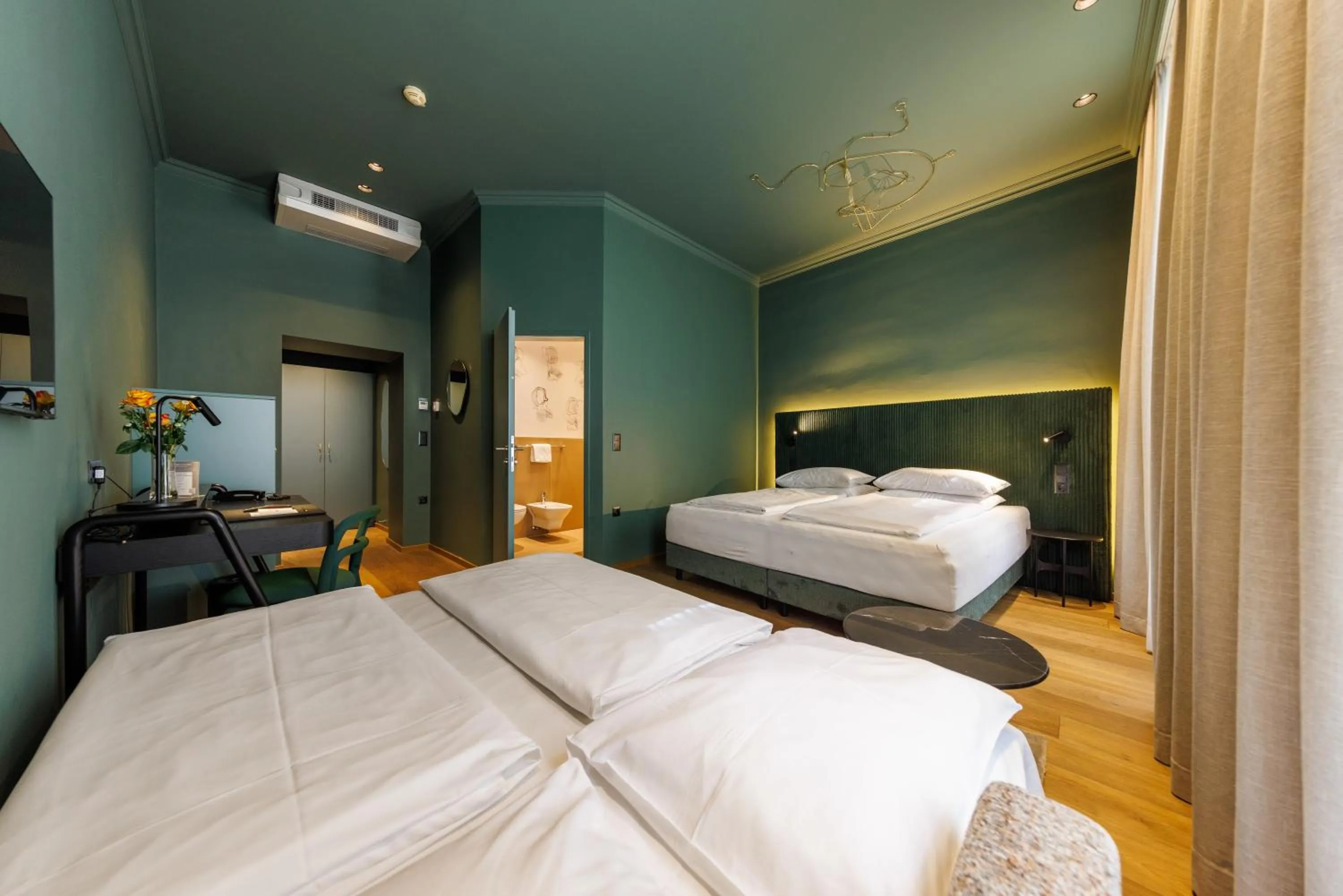 Bedroom, Bed in Der Wilhelmshof