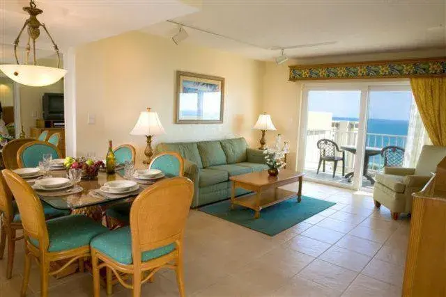 Living room in Fort Lauderdale Beach Resort a VRI Resort