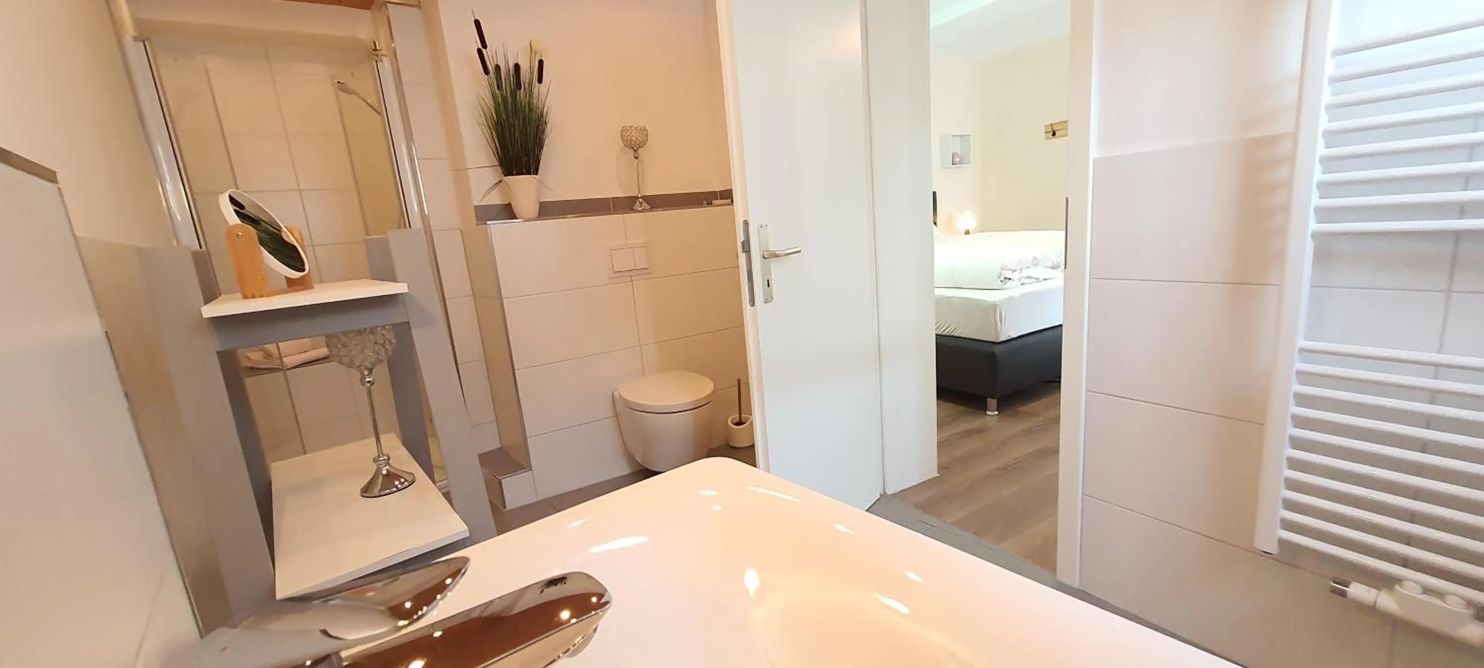 Shower, Bed in Hotel Schneiderhof