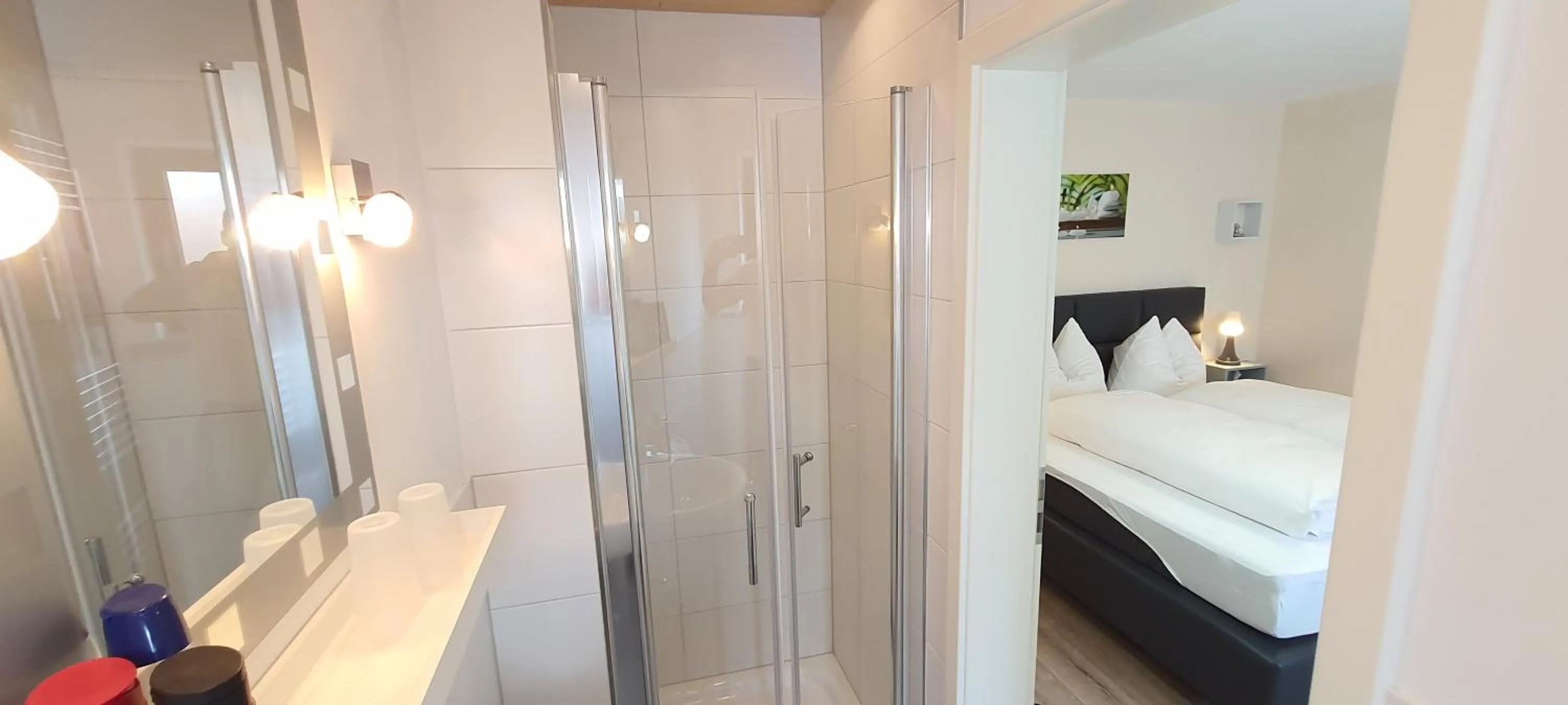 Shower, Bed in Hotel Schneiderhof