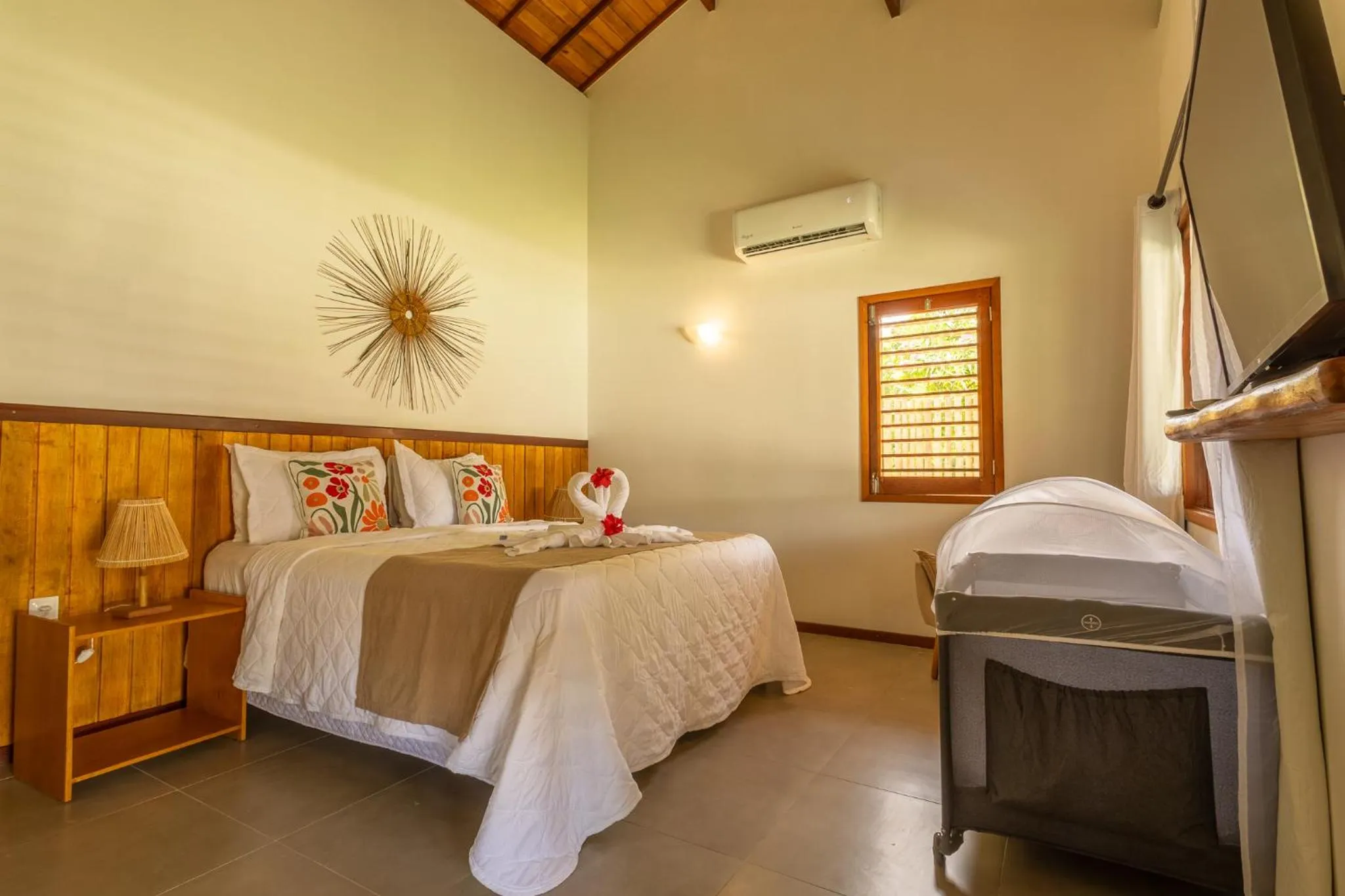 Photo of the whole room, Bed in Bangalôs do Gameleiro